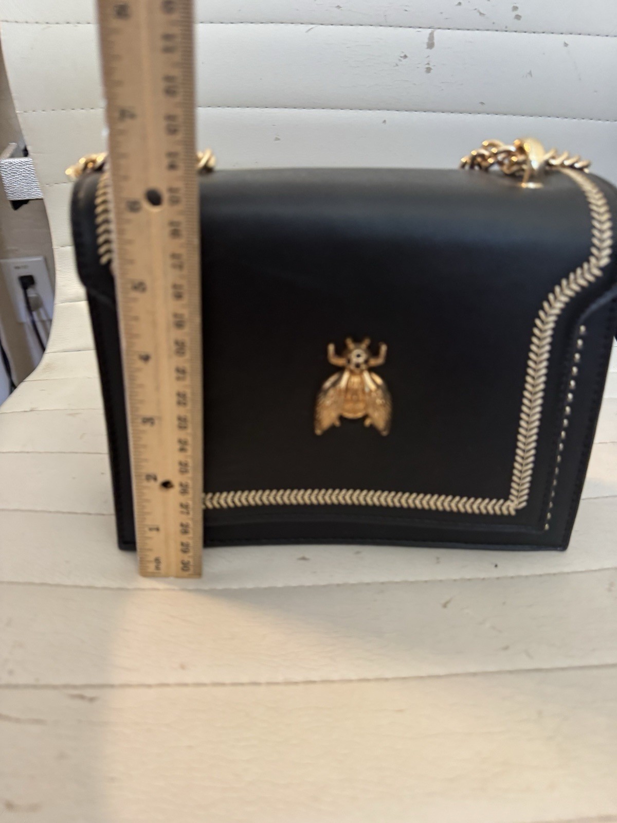 Black Crossbody Bag Zip Closure Gold Tone Hardware Chain Strap Detachable Strap