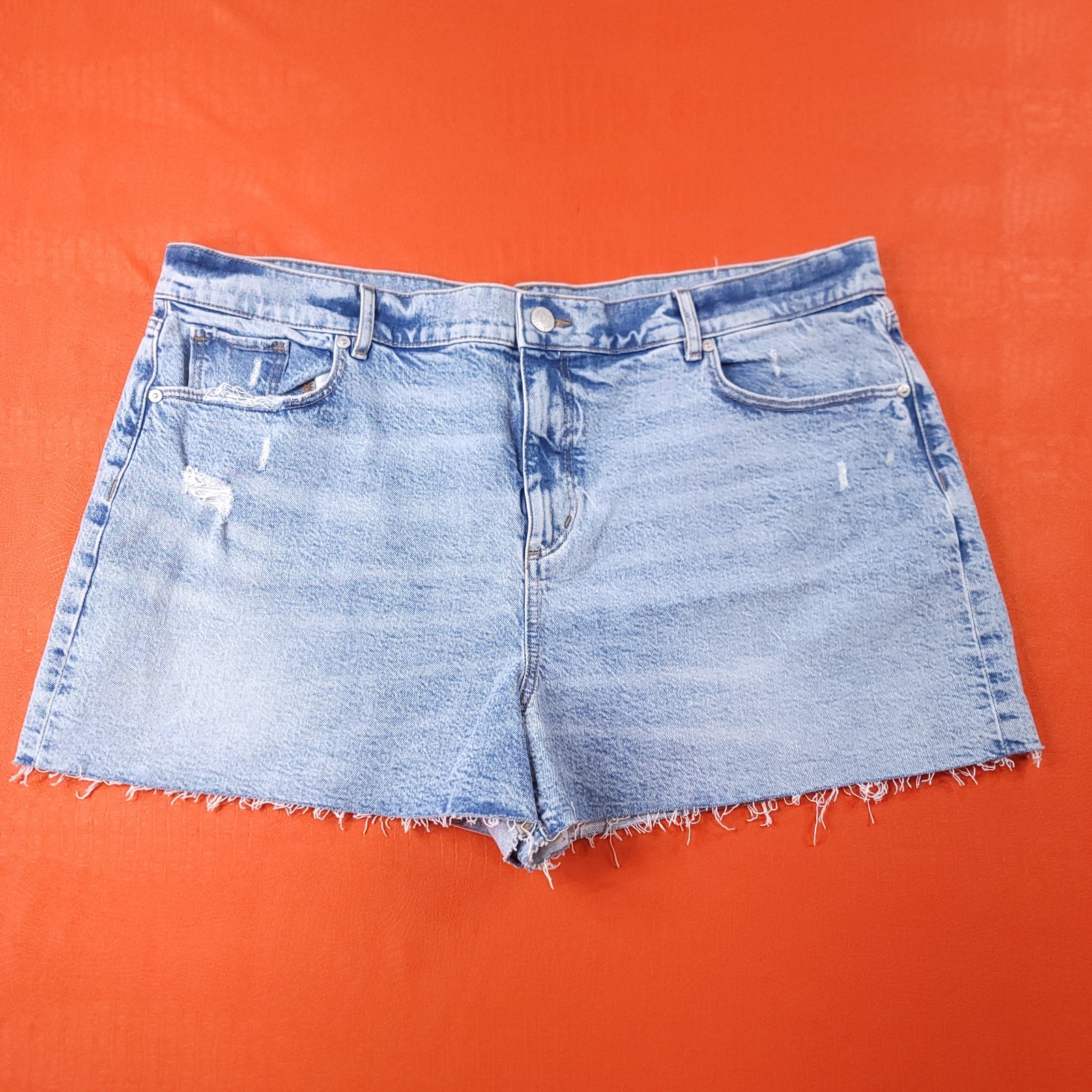 Loft Women’s Distressed Fringe Hem 3″ Light Jean Shorts Size 18 NEW