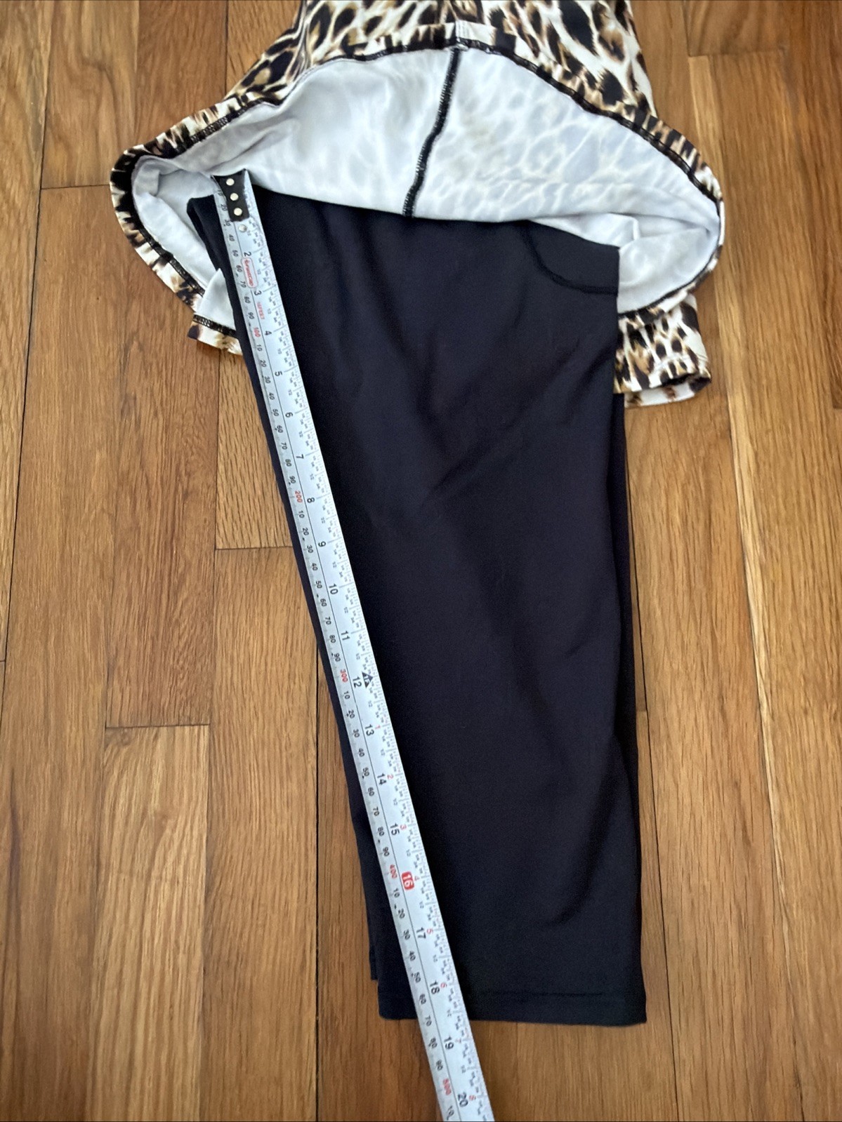 Dona Jo Women’s Leopard Print Athletic Skort/Leggings Size M (Q07)