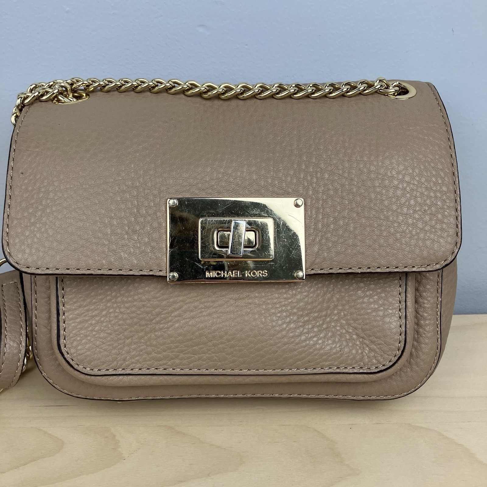 Michael Kors Sloan Tan Pebbled Crossbody Bag Small Turn Lock Chain Strap Gold