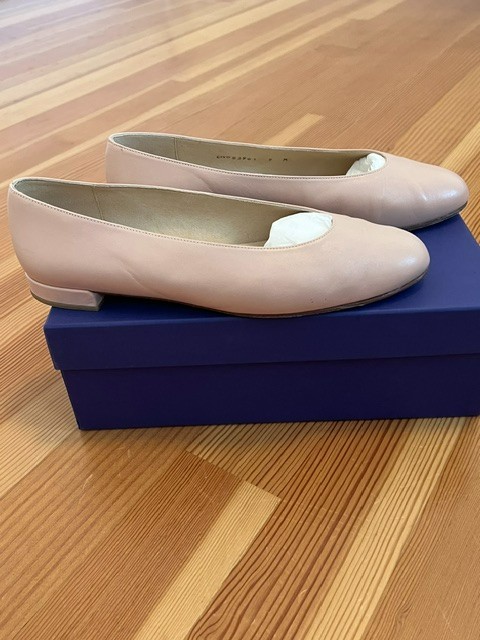Stuart Weitzman Chicflat – Shell – Size 9!