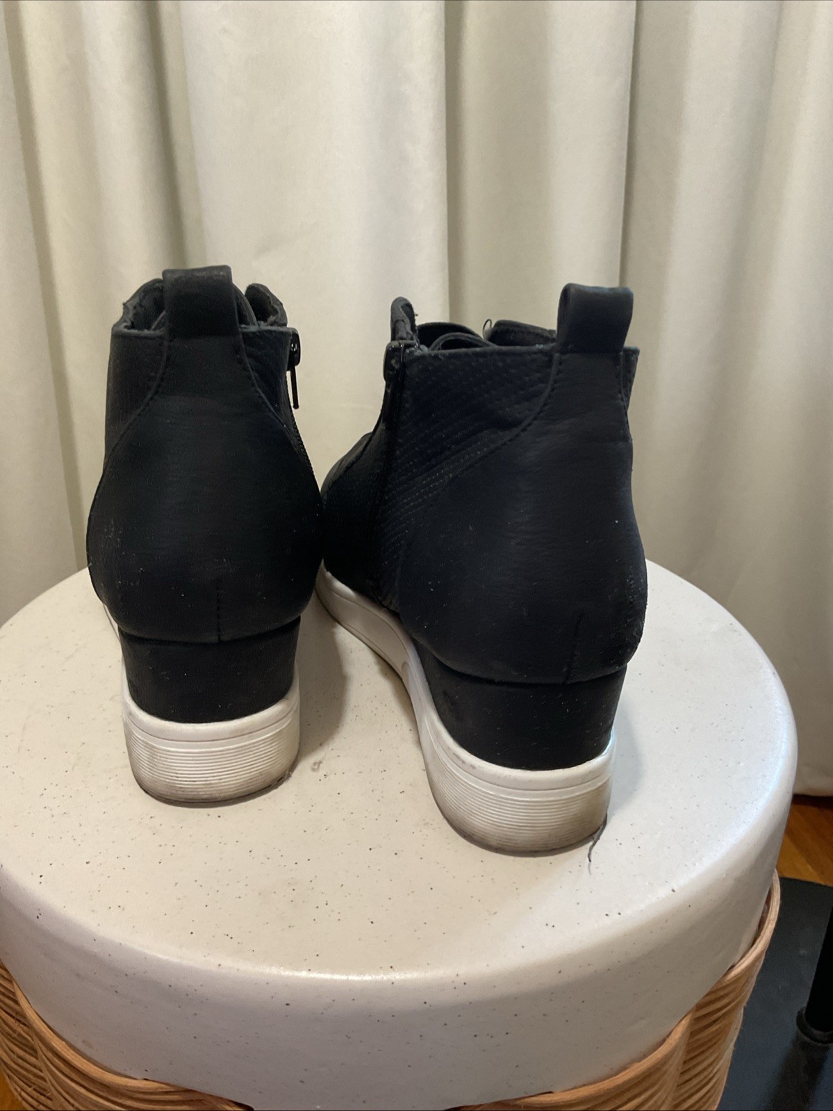 DREAM PAIRS Women’s Size 8.5 Platform Wedge Black White Sneakers Ankle Booties