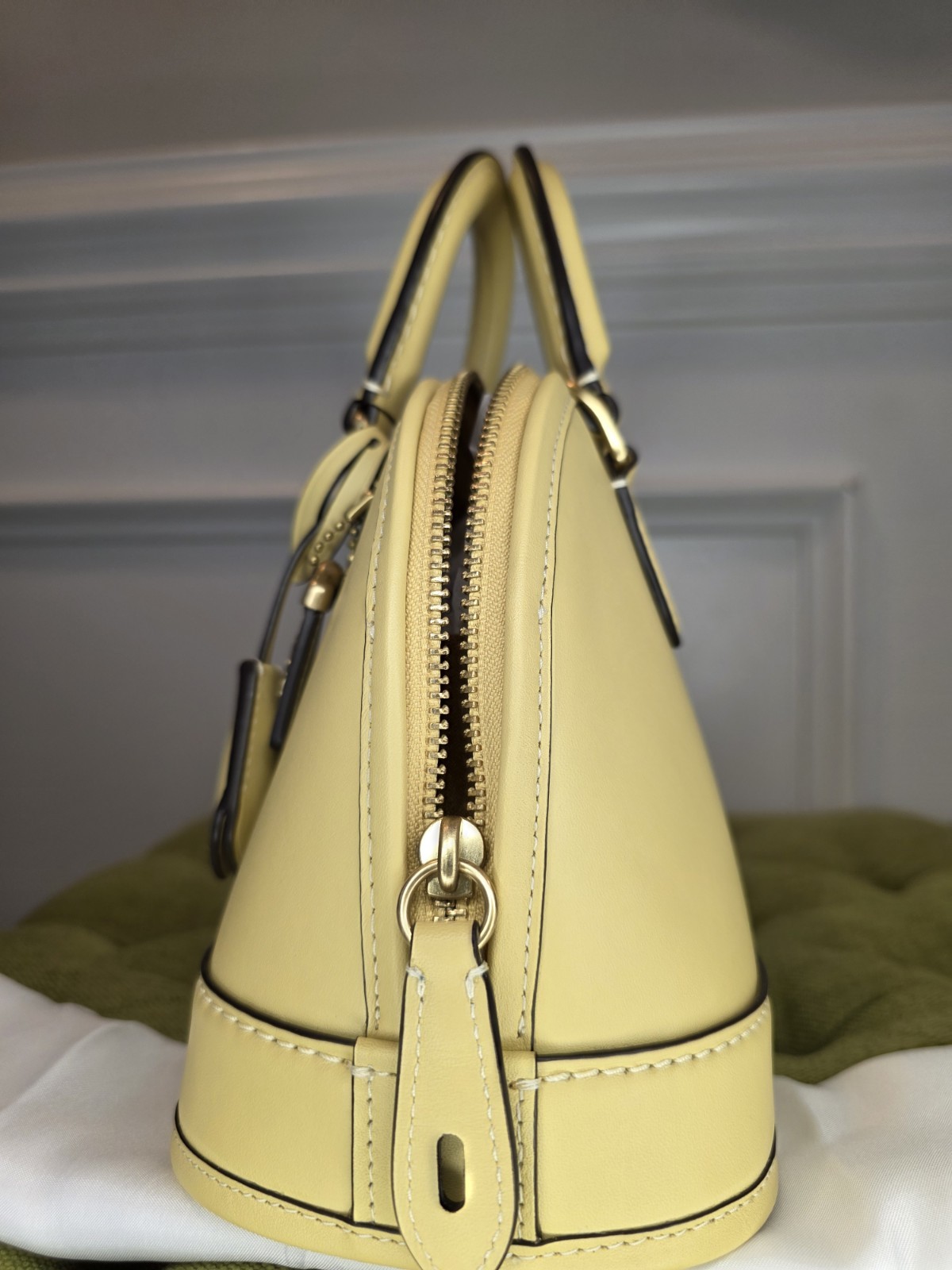 RARE COACH Revel 24 Glovetanned Leather 1941 Lock and Key!