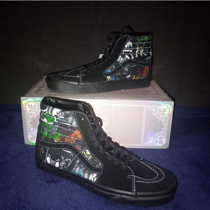 NWB VANS Sk8-Hi Disney Villains Limited Edition Multi/Black High Top VN000BW7BMB