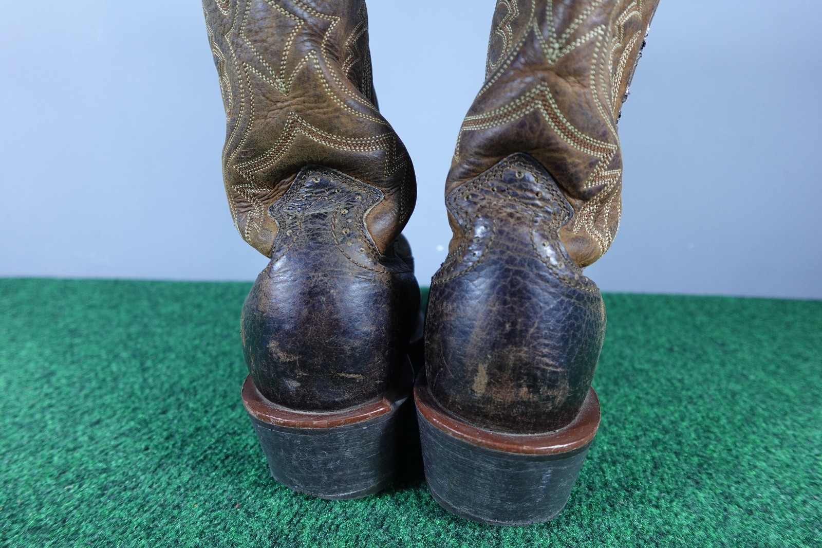 ARIAT ROUGHSTOCK BROWN BULLHIDE LEATHER SQUARE TOE COWBOY BOOTS 34824 MENS 9.5 D