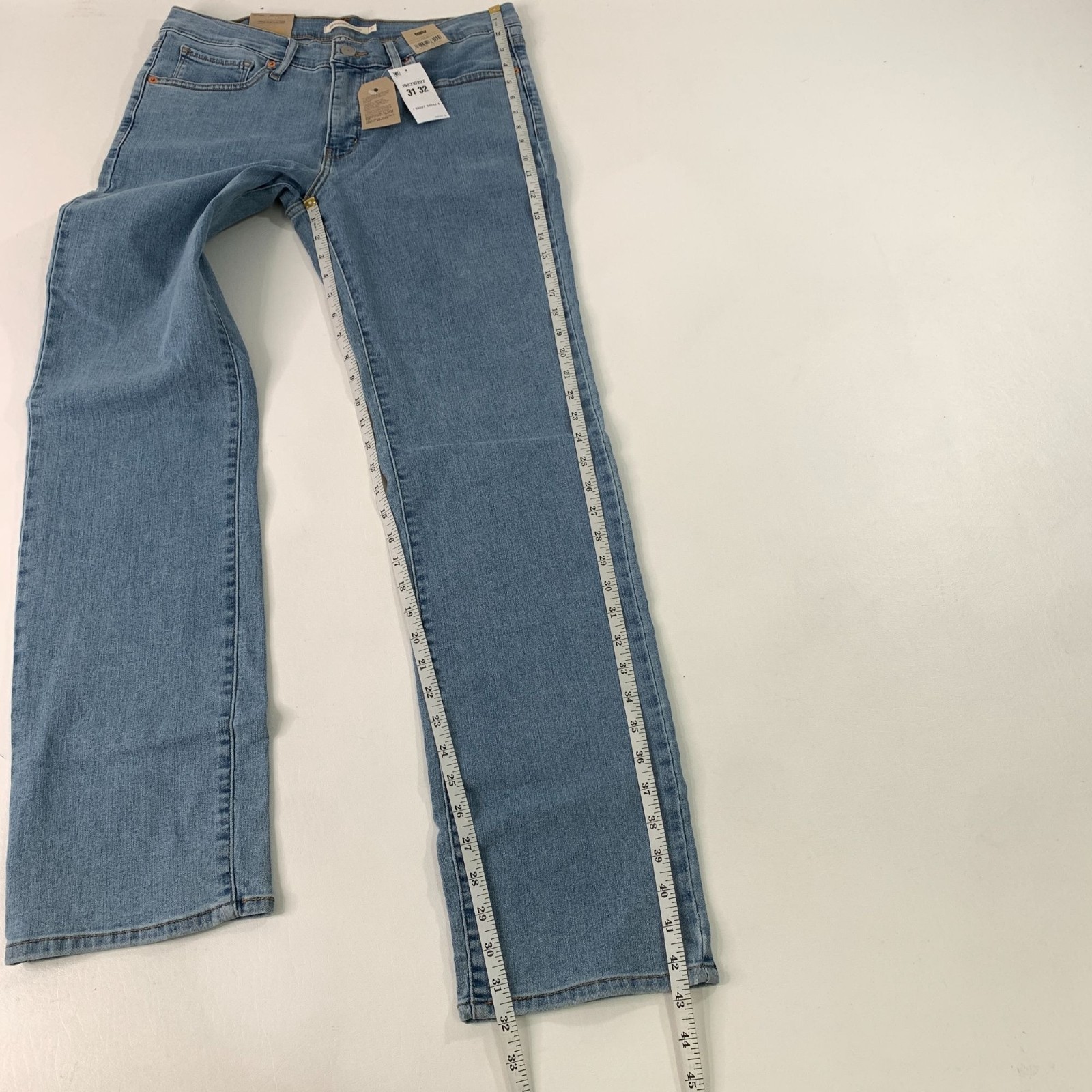 Levi’s Women’s 12 Jeans 314 Shaping Straight Jeans Light Wash Size 31 W x 32 L