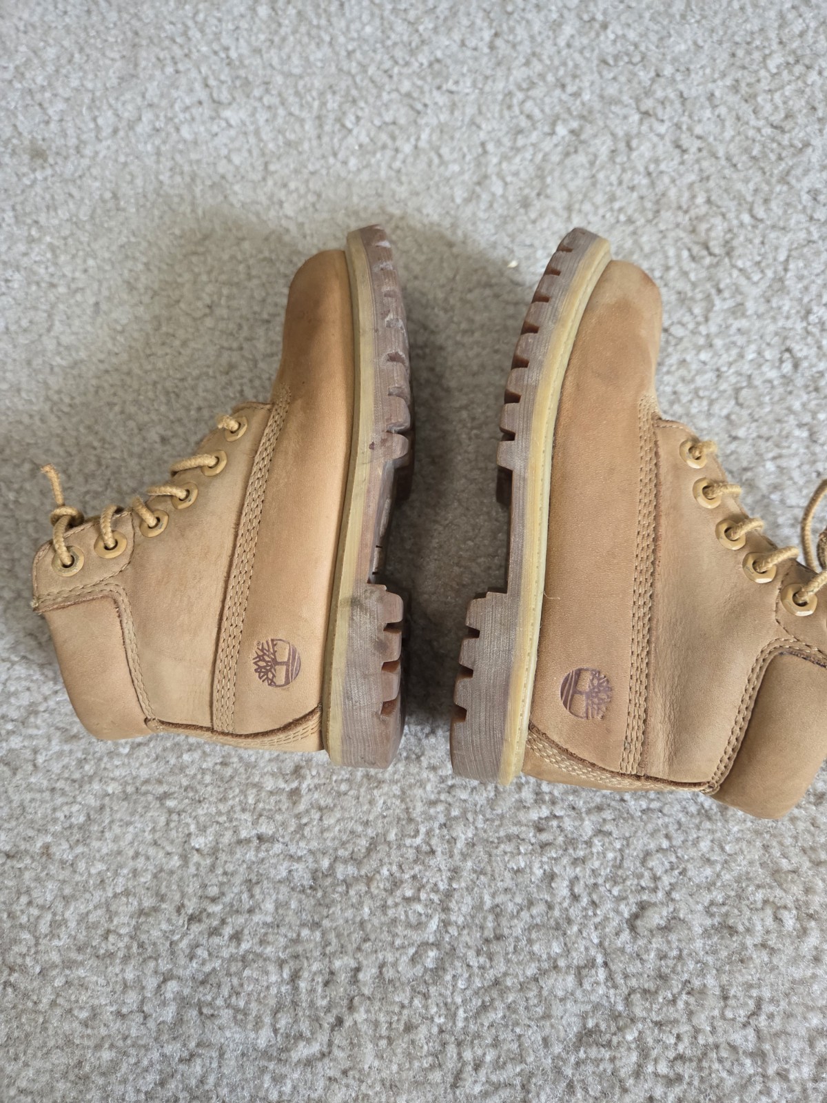 Timberland 6-Inch Premium Boot Kids US 10 Brown Leather Lace-Up Ankle