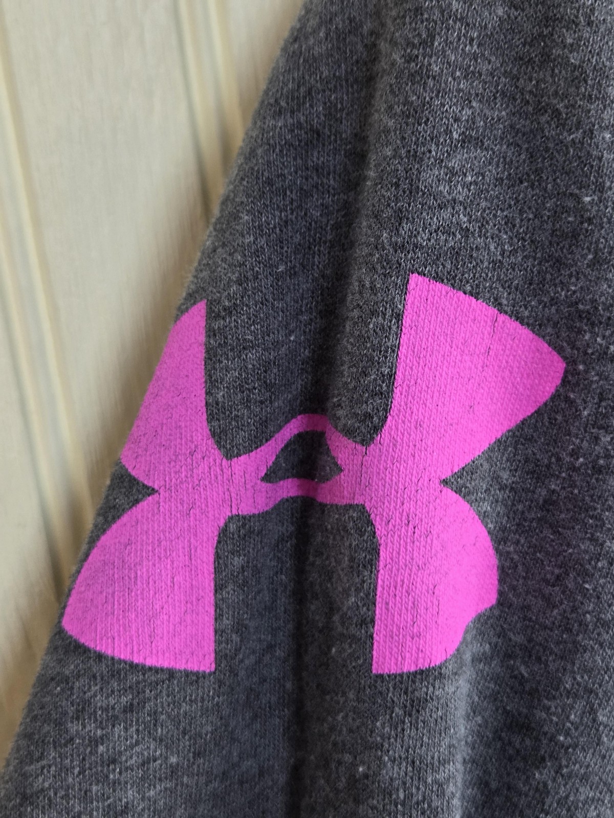 Under Armour Hoodie Womens Small Gray Pink Logo Pullover Sweatshirt Loose Fit