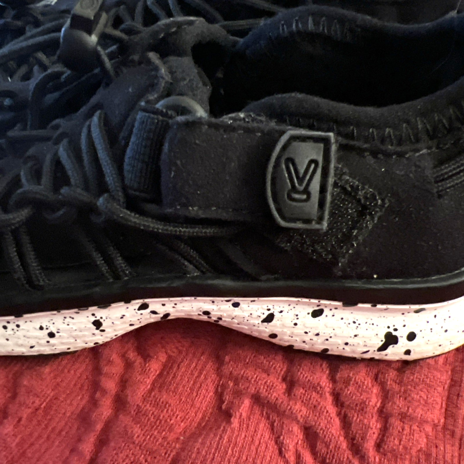 KEEN Uneek Black ParaCord Bungee Sneakers Shoes Water Loafer Size 9Y Unisex