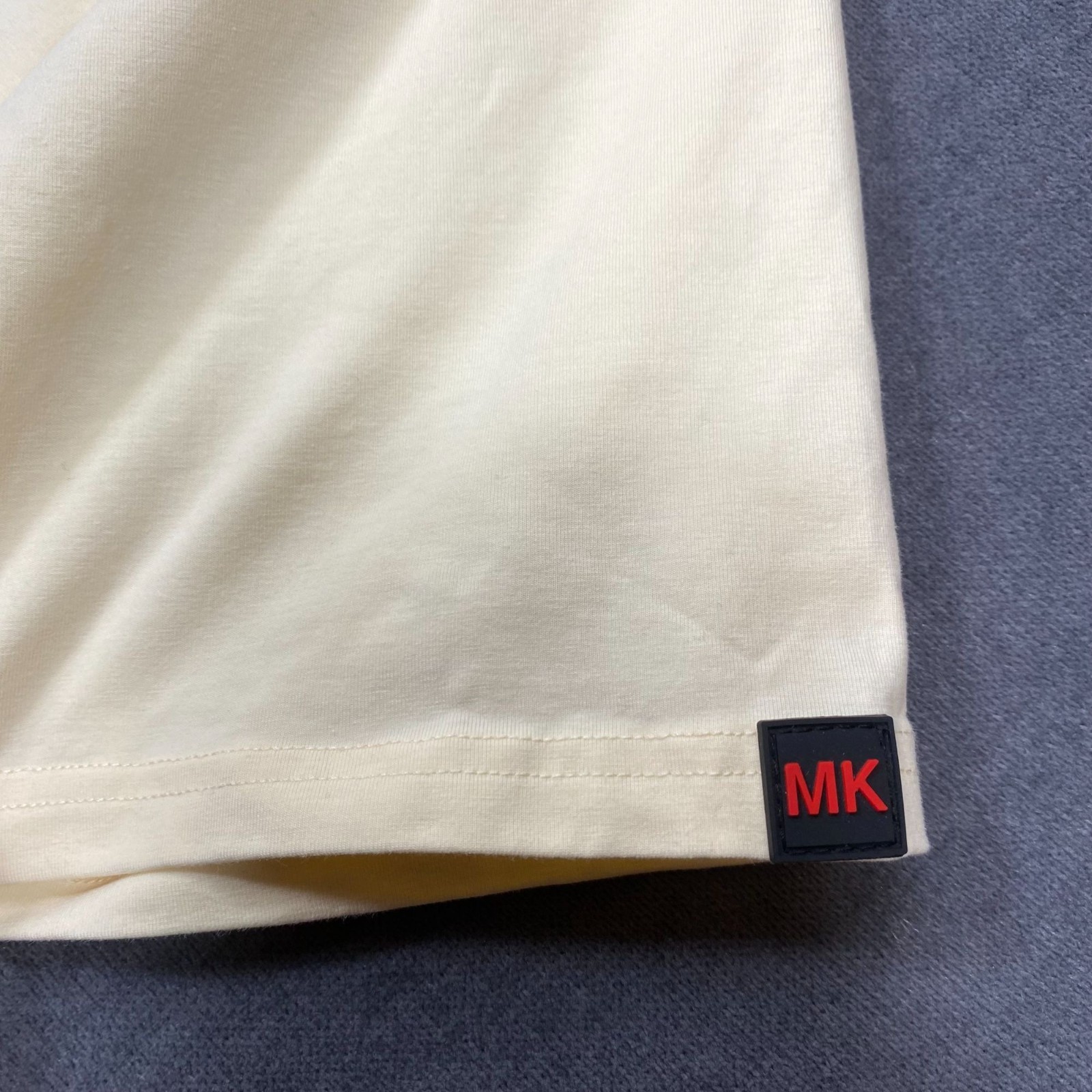 Makobi Playmaker Graphic Tee Cream M 95% Cotton Mens Casual Embroidered Design