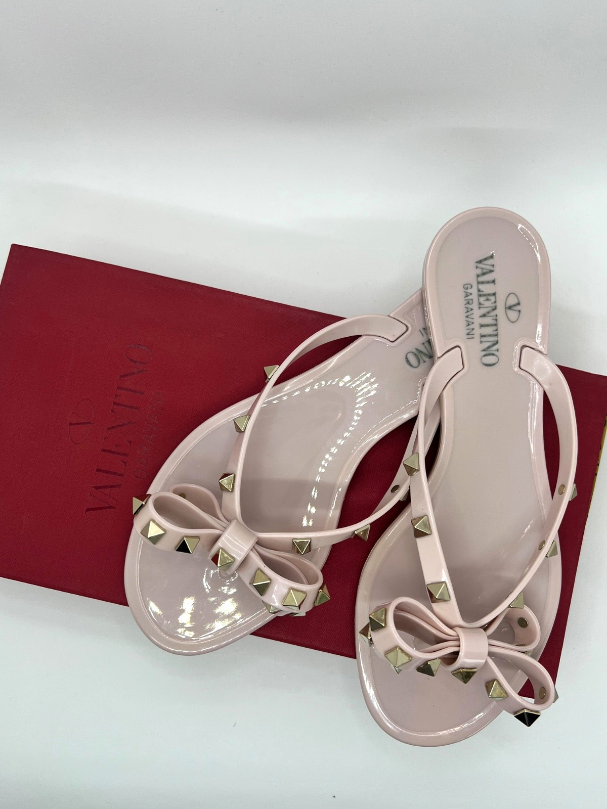 $570+ Valentino Garavani Rockstud Thong Jelly Flip Flop Sandals Rose Water Sz 37