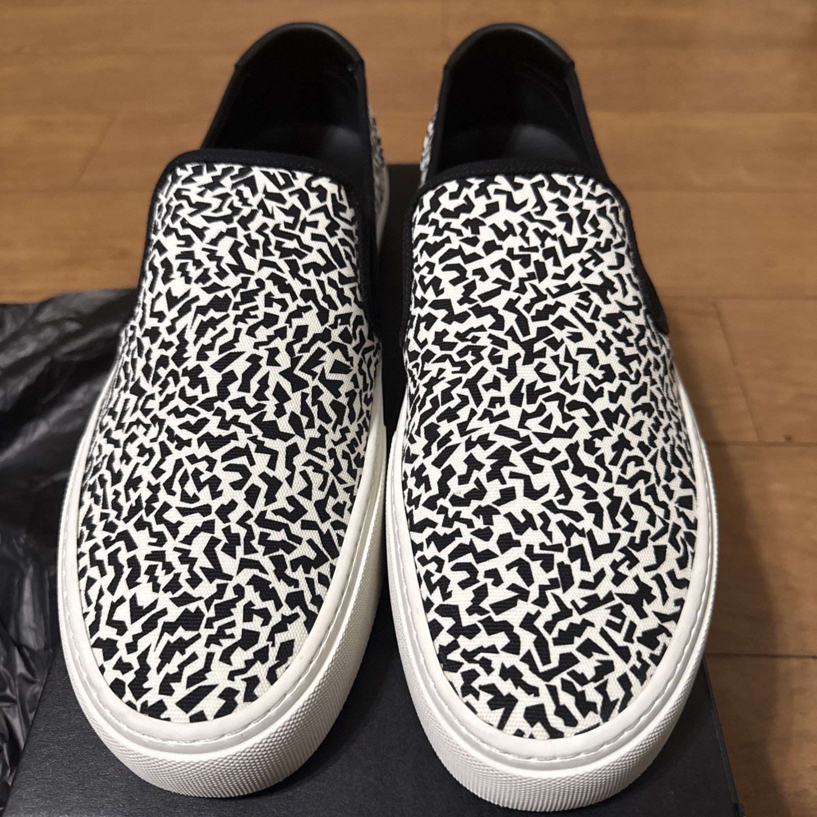$330 Saint Laurent Black / White Venice Sneakers size US 15, EU 48 Made in Italy