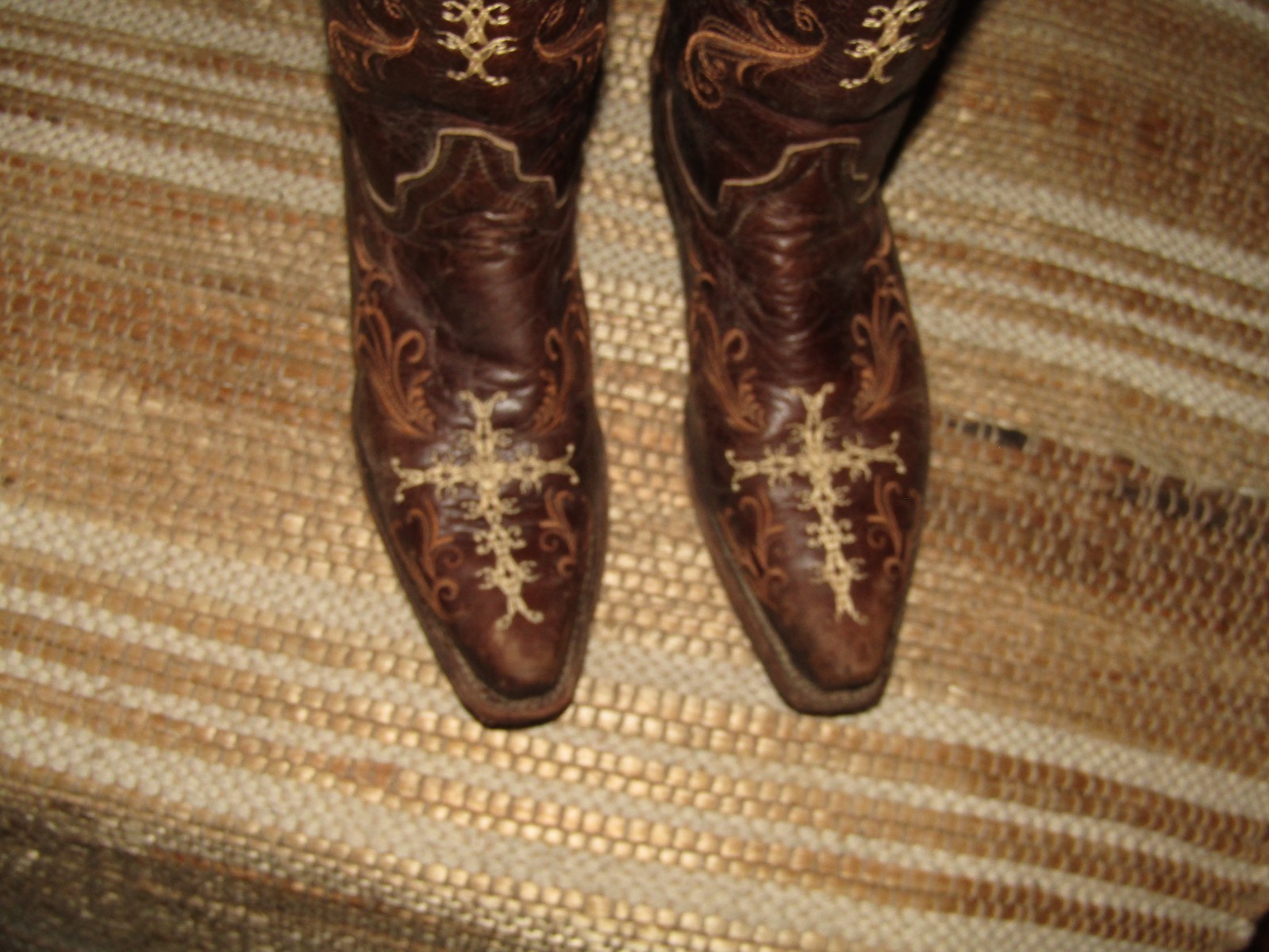 Circle G L5039 Chocolate Leather Snip Toe Embroidered Cross Boots Women’s 6 M