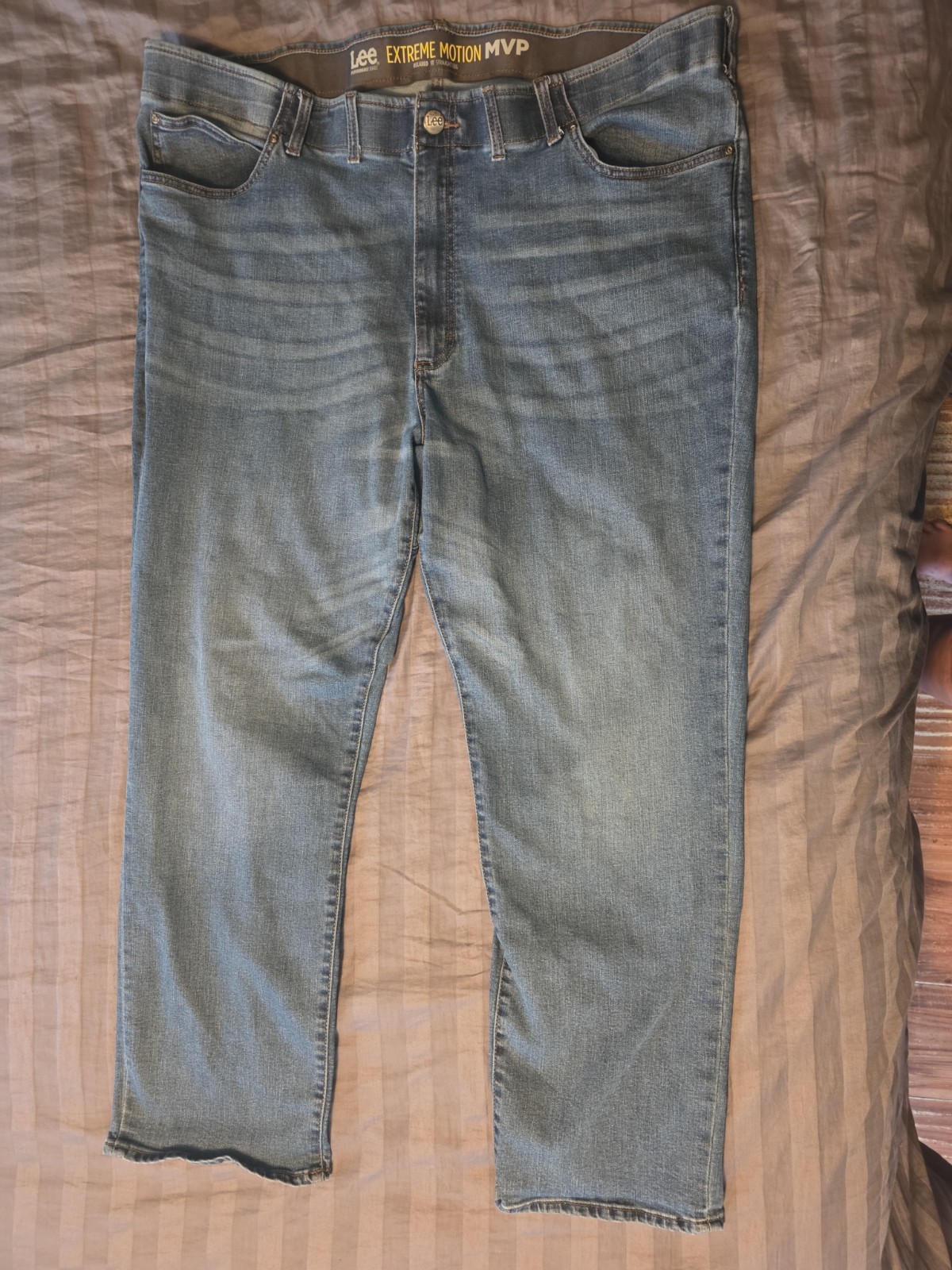 Lee Extreme Motion MVP Jeans Men 50×30 Relaxed Straight Stretch Denim Blue
