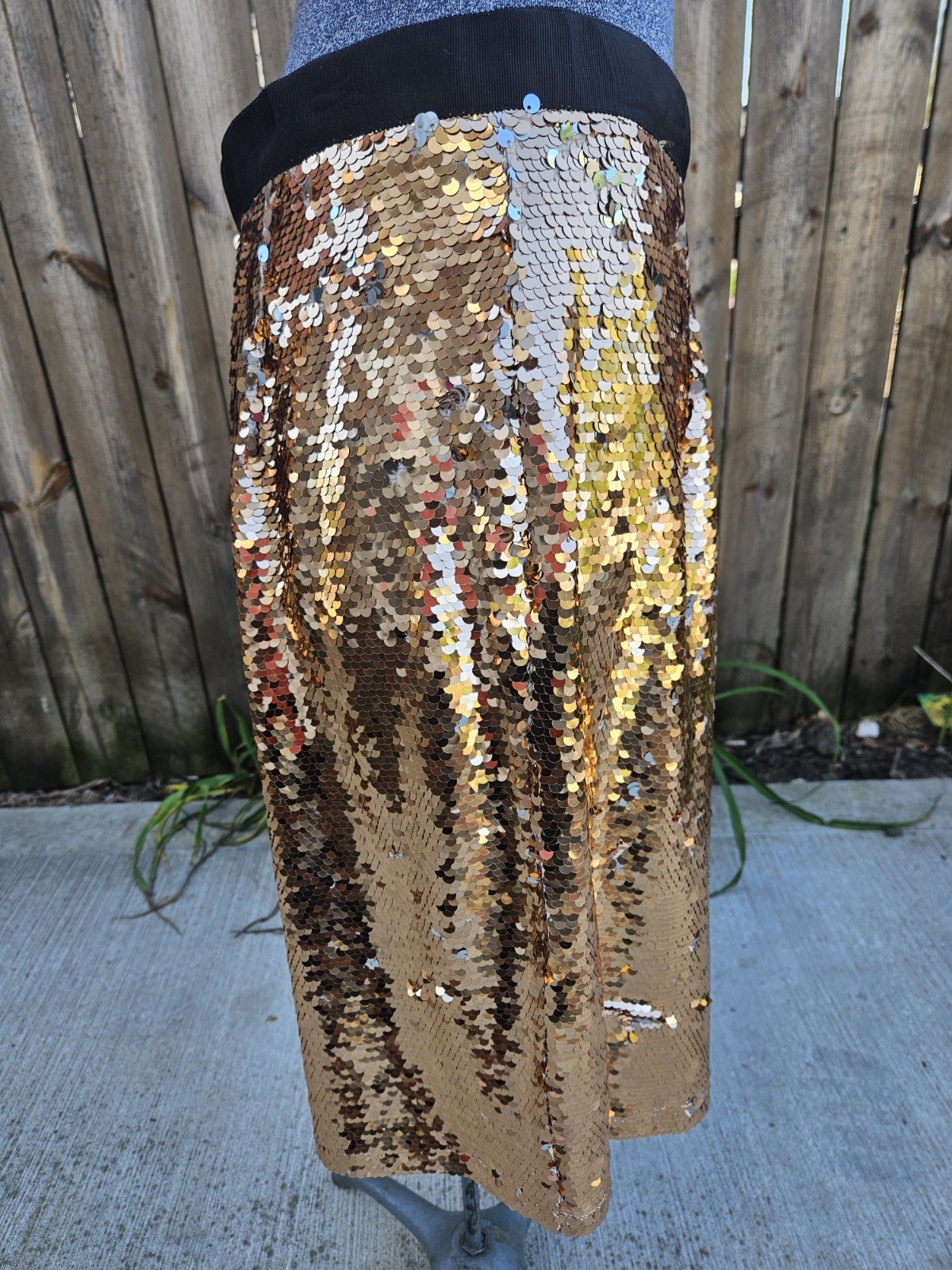 Jolie Moi Sequin Skirt Size L Rose Gold