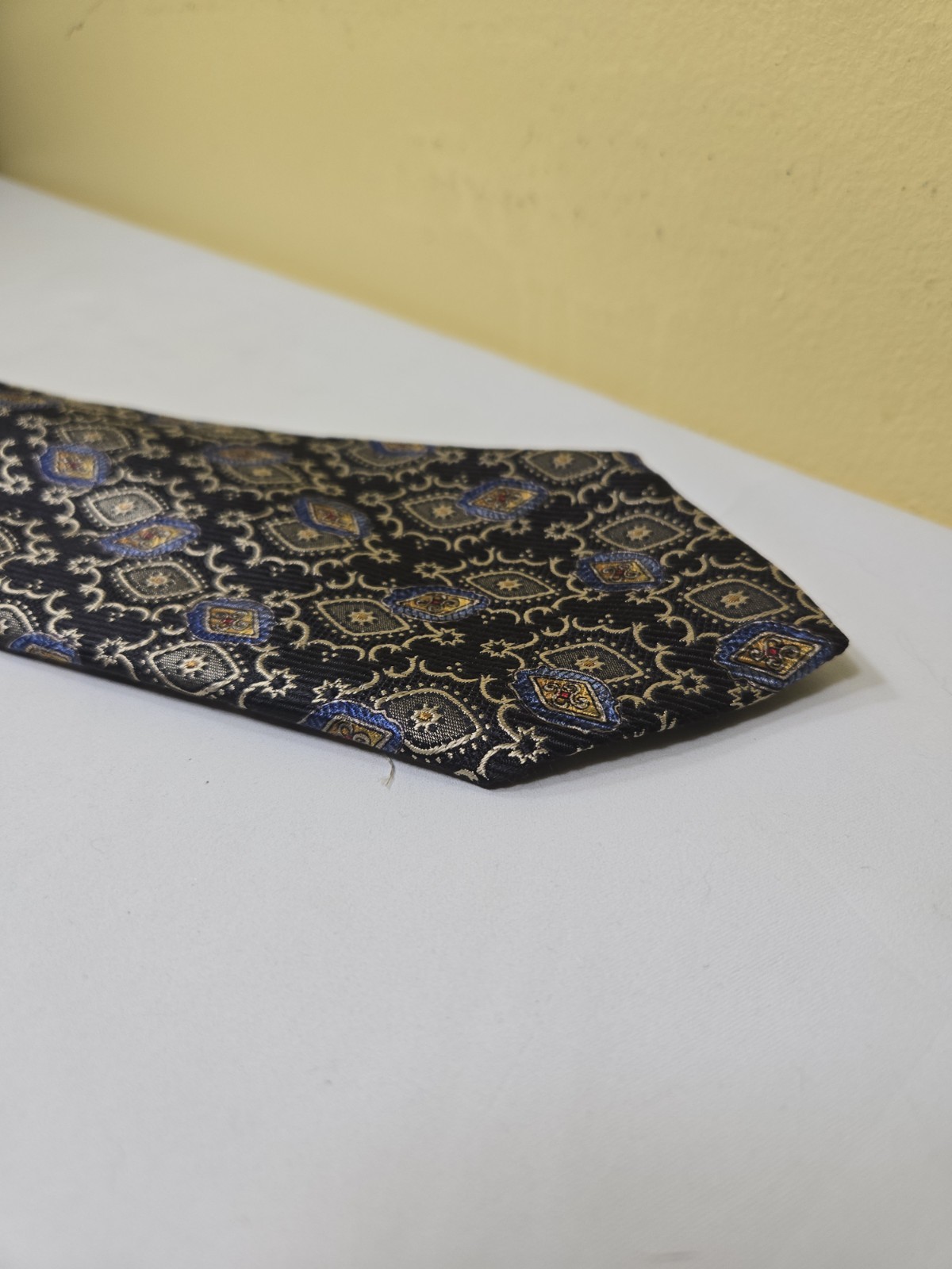 Robert Talbott Men’s Silk Woven Geometric Pointed Tie Black Blue Gold