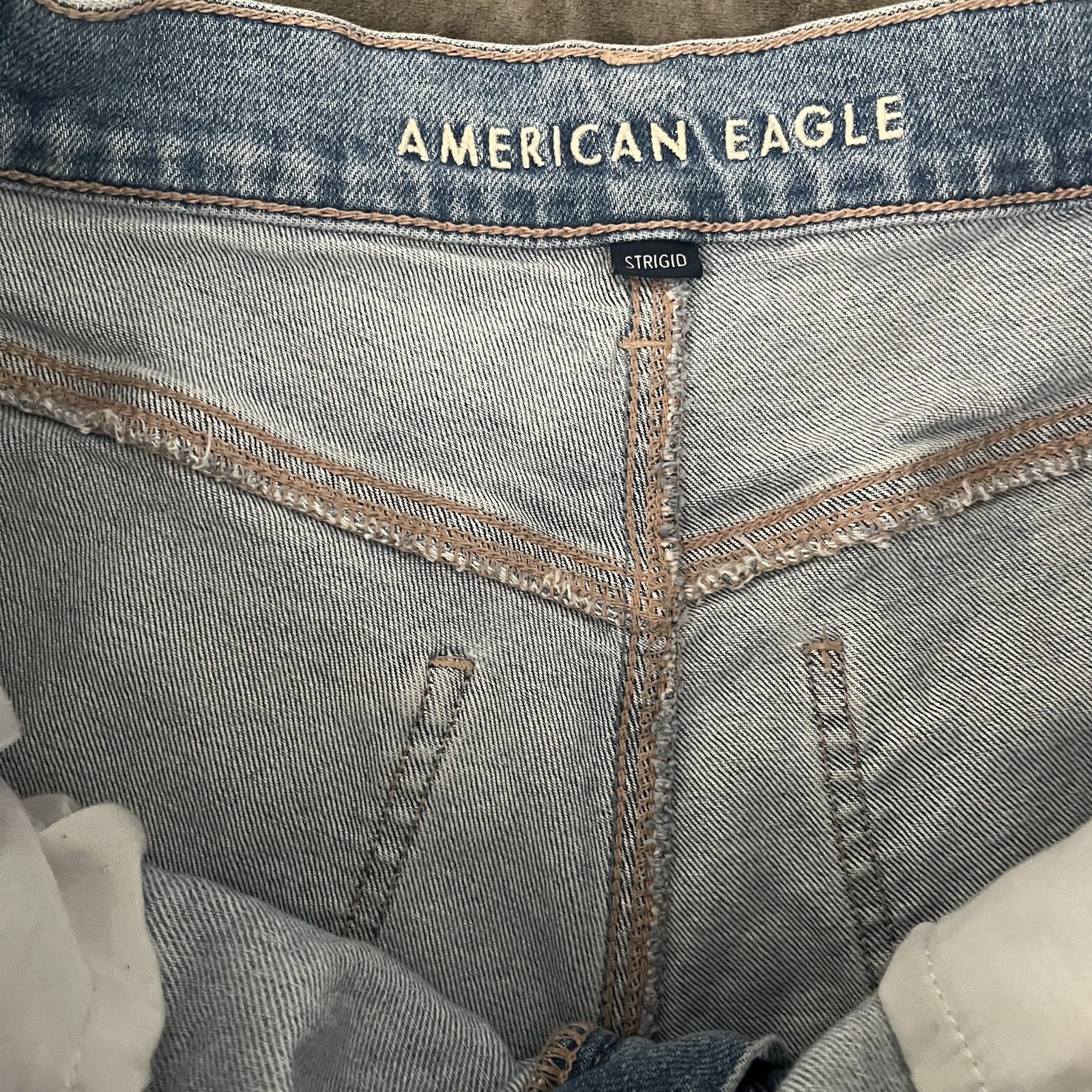 American Eagle Jeans Light Wash Strigid Size 10