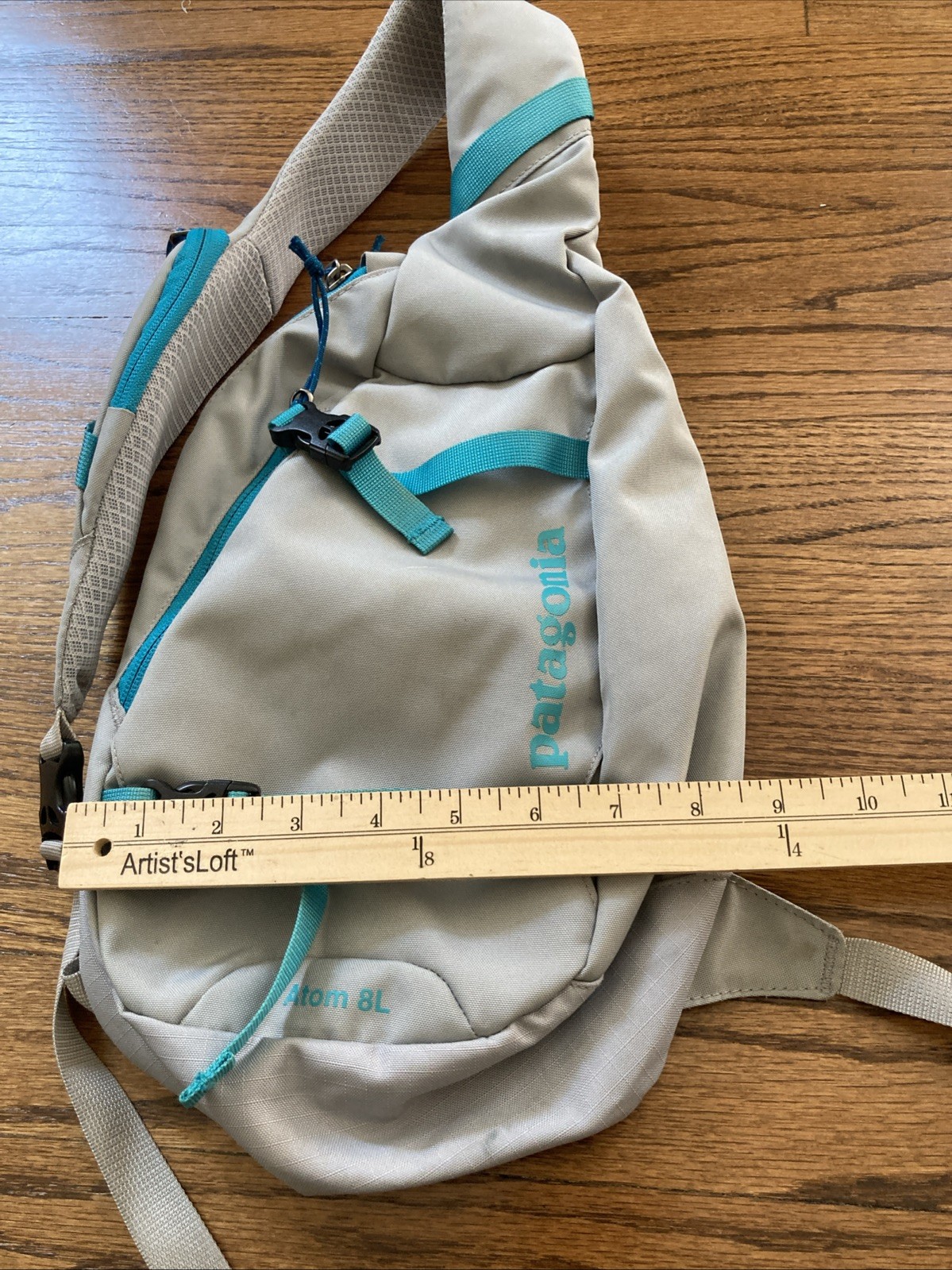 Patagonia Atom 8L Sling Backpack Tan Cream Teal Crossbody Hiking Travel Bag