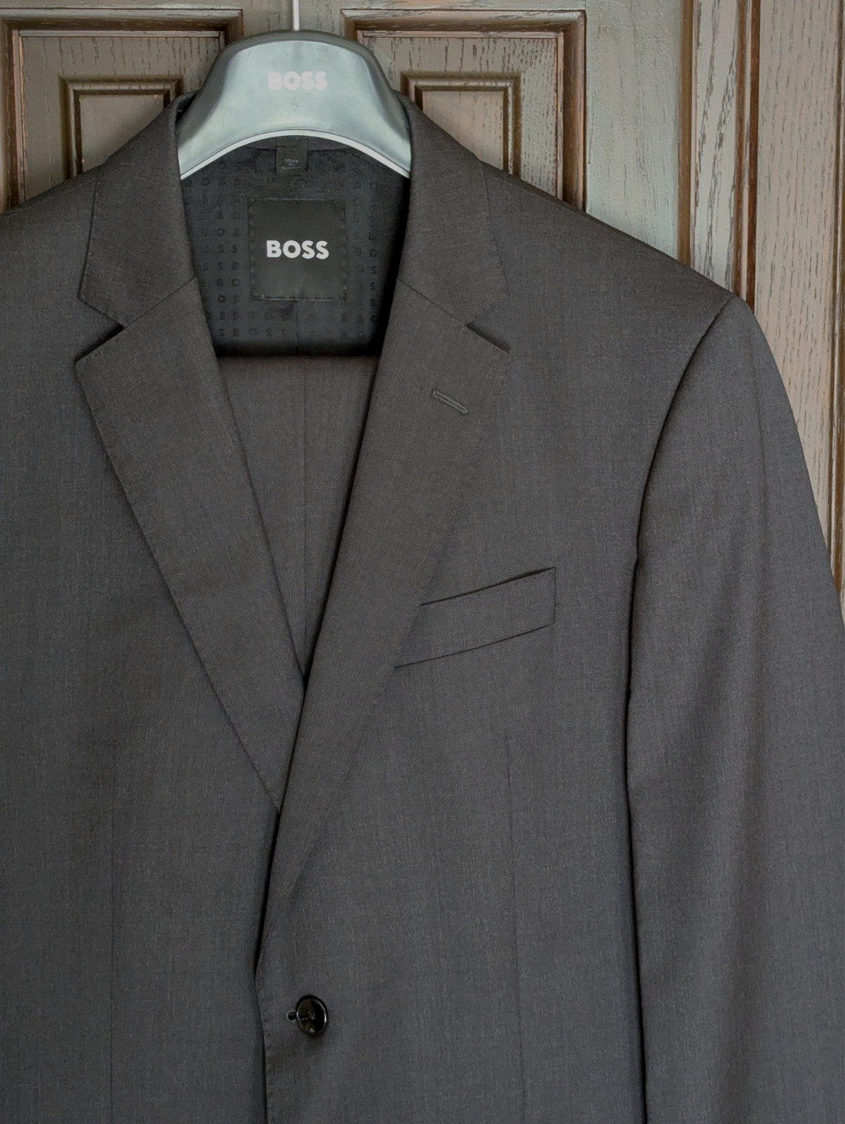 HUGO BOSS Huge 100% Virgin Wool Suit, Solid Dark Grey, Size 42 R NWOT
