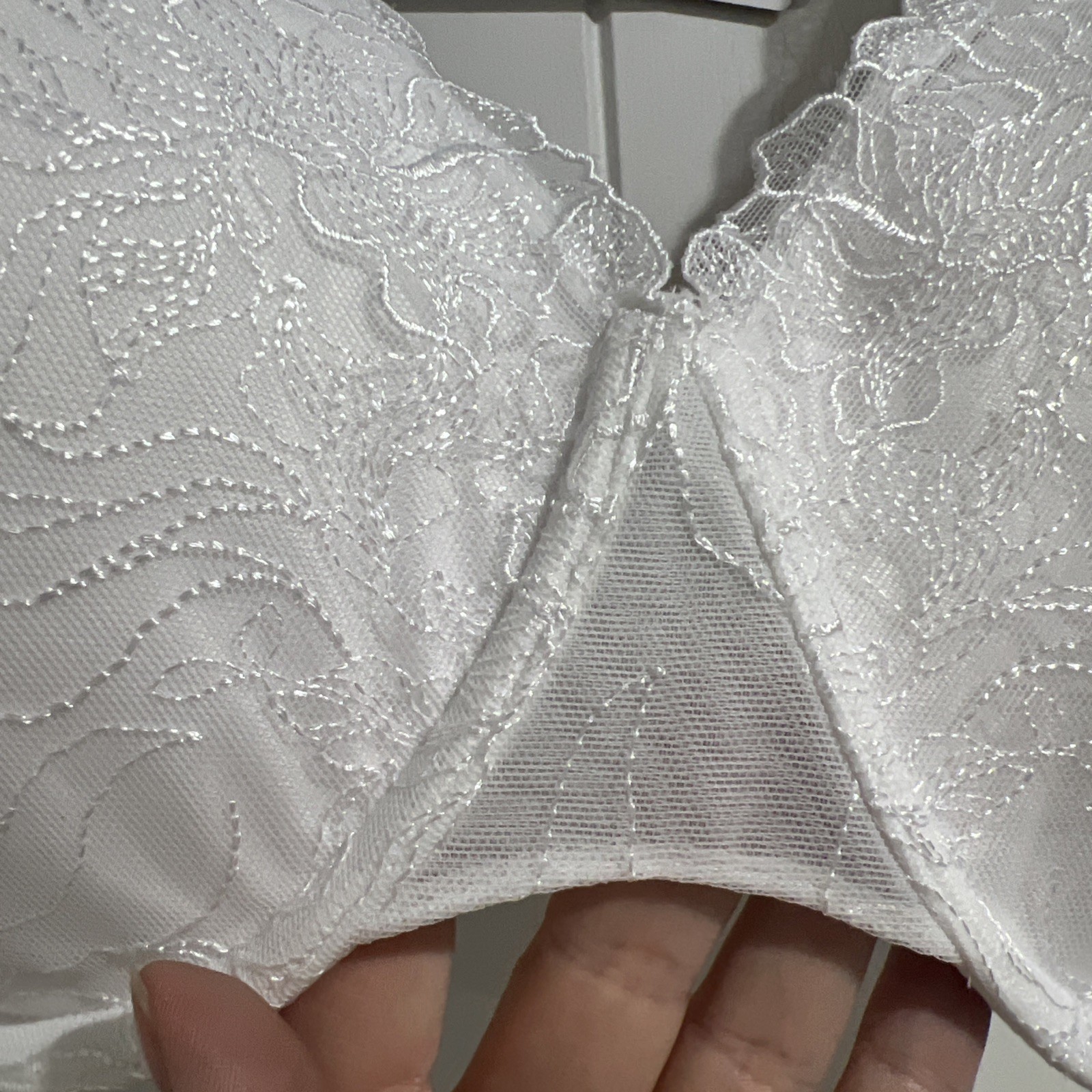 Playtex Gorgeous Lace Embroidered Underwire Support Bra White Style 7576 Sz 44D