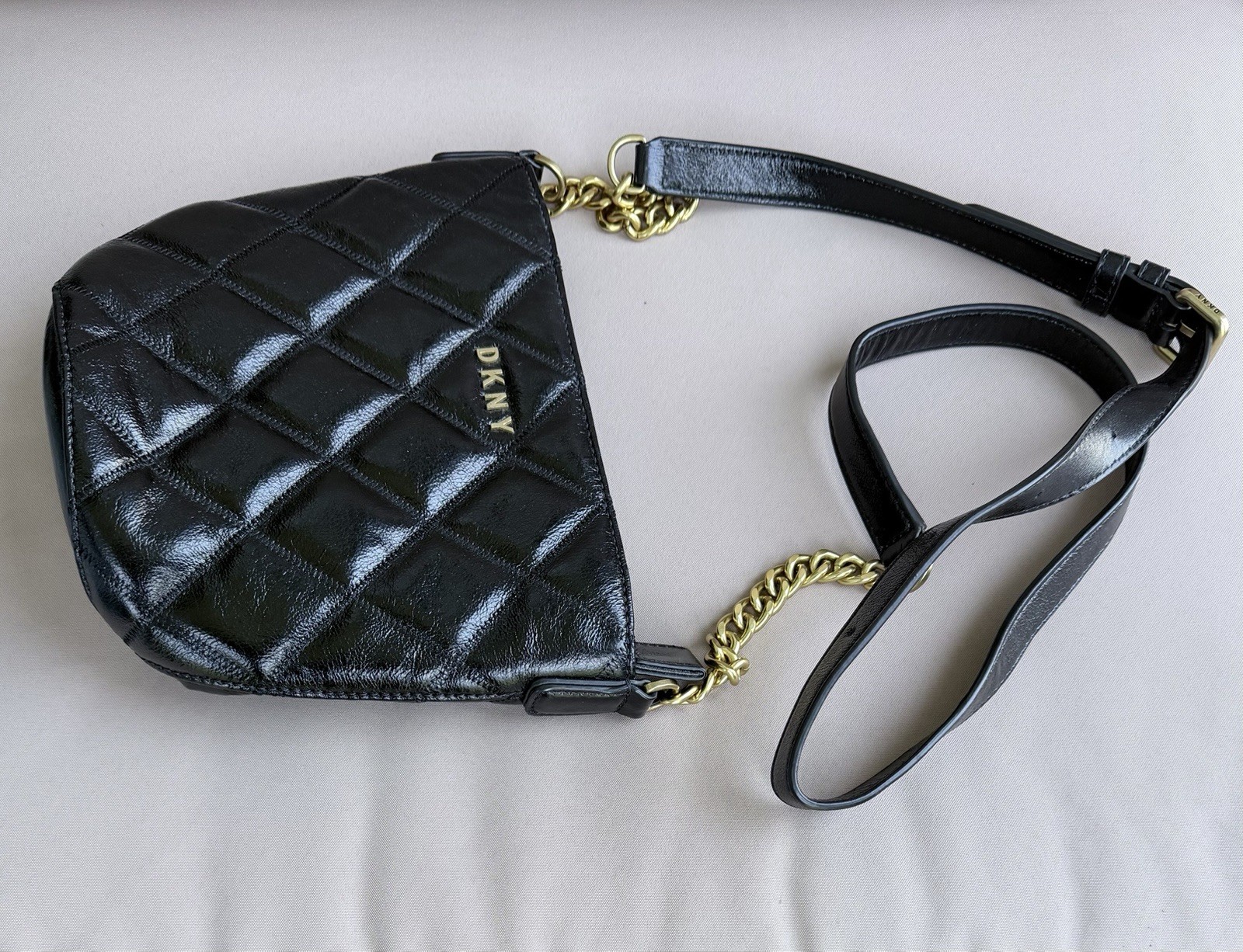 DKNY Small Black Quilted Crescent Crossbody Zip Gold Chain Strap Dust Bag
