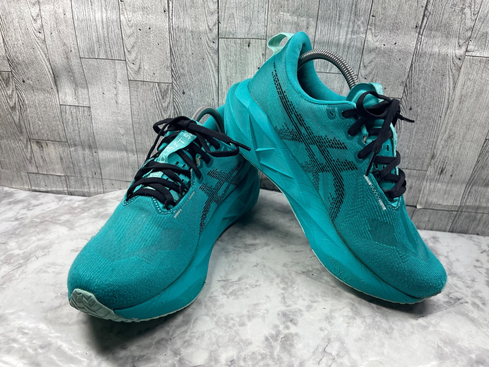 Asics Novoblast 5 Sneakers Men 8M Running Shoes Green Athletic Trainers