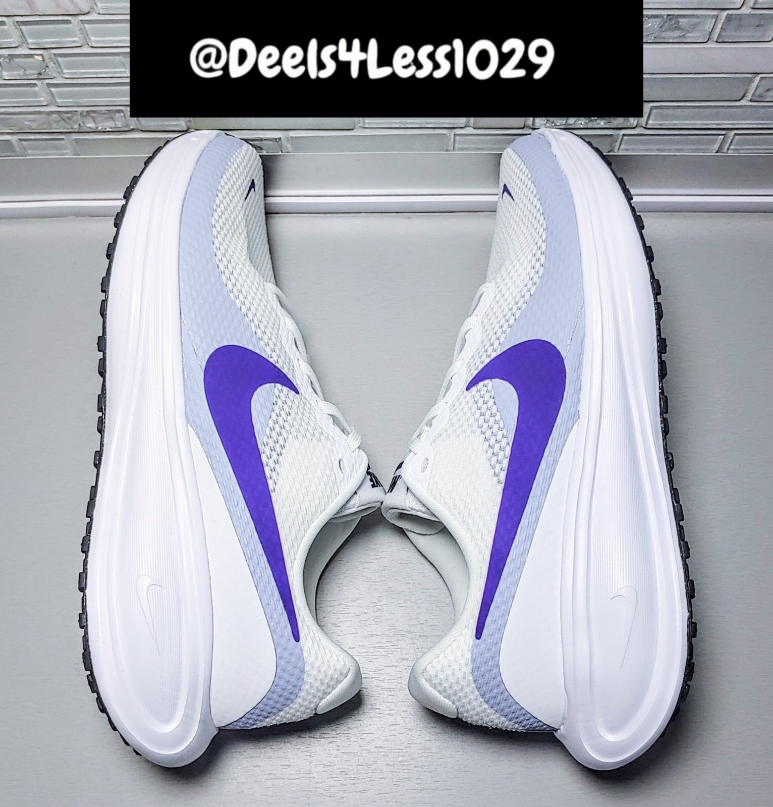 Nike Revolution 8 Running Womens Size 7 Wide White Violet Mist Purple HQ1995-101