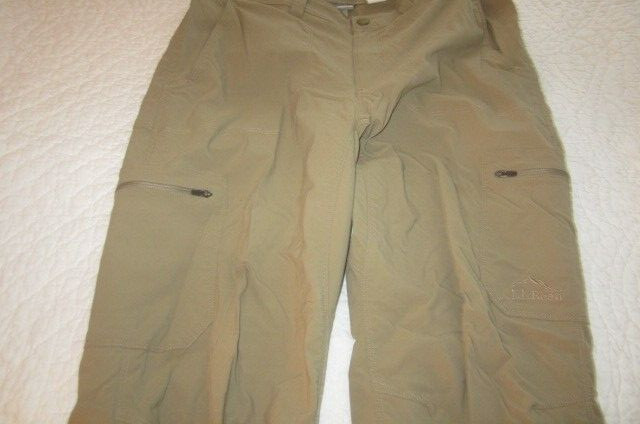 Preowned Men’s Size 33″ by 34″ L.L. Bean Tan 95% Nylon & 5% Spandex Hiking Pants