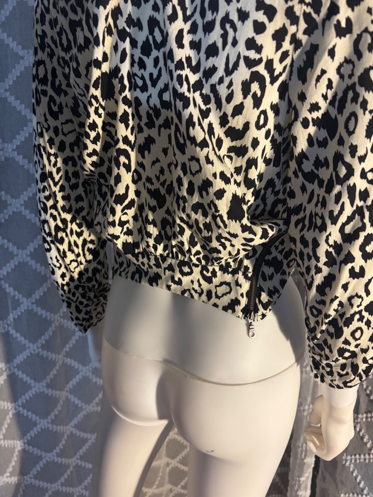 Womens Maurices Cheetah Print Open Pullover Long Sleeve Tie Front Top Size M.