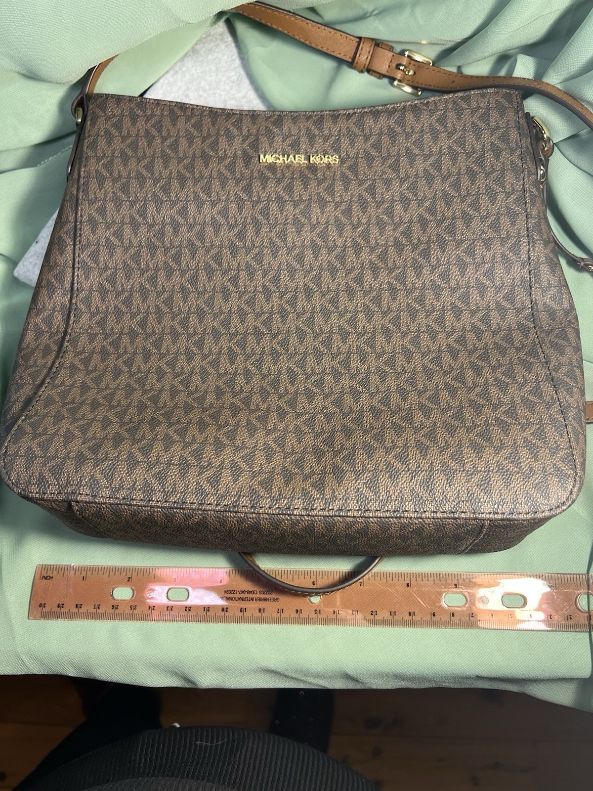 Michael Kors Brown Large Messenger Bag Logo Strap Accent Zip Magnet Pockets