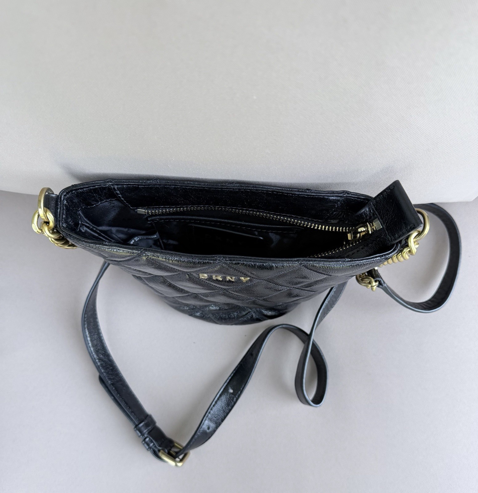 DKNY Small Black Quilted Crescent Crossbody Zip Gold Chain Strap Dust Bag