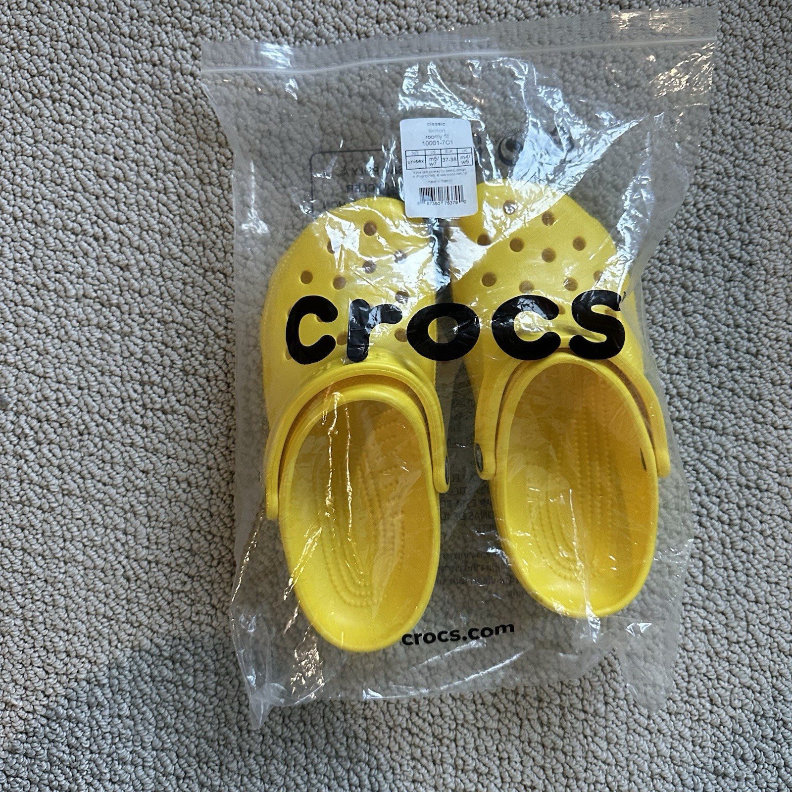 Crocs Classic Clog Roomy Fit Lemon Yellow 10001-7C1 Size 5Y Youth Kids New