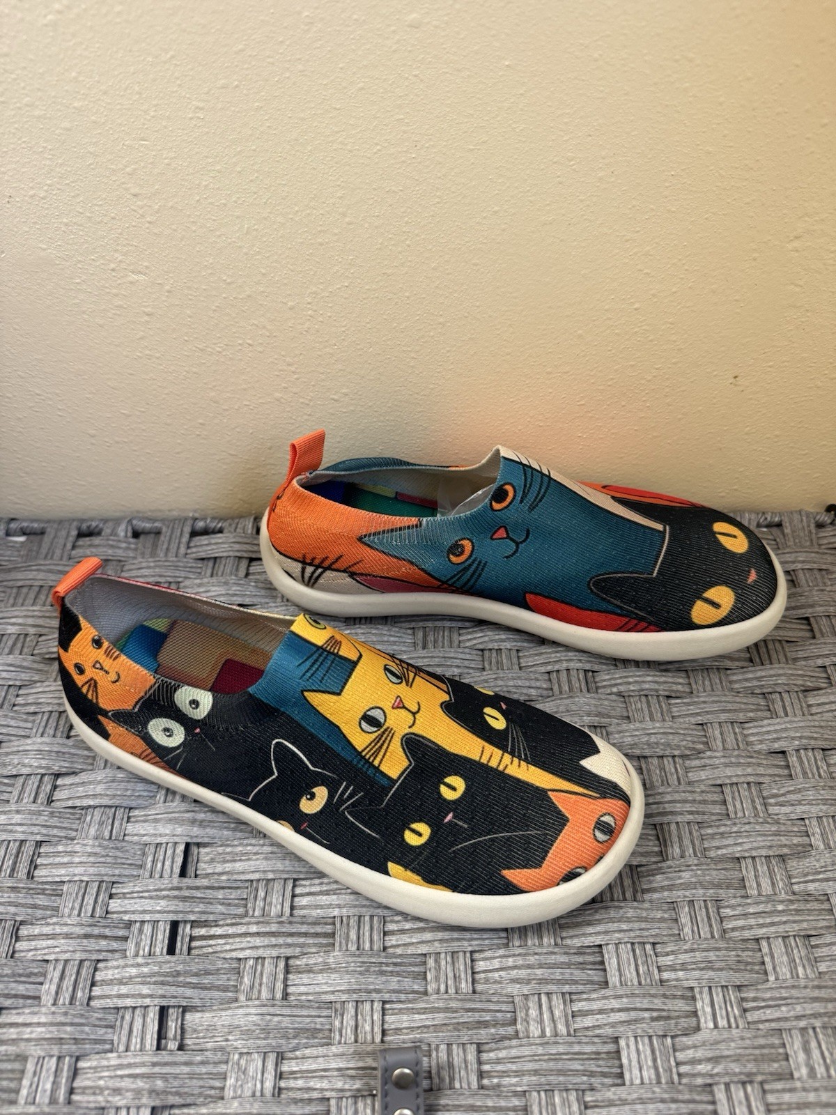 Slip-On Sneakers for Women Size 9-10 /Casual Lightweight Cat Pattern /Fabric