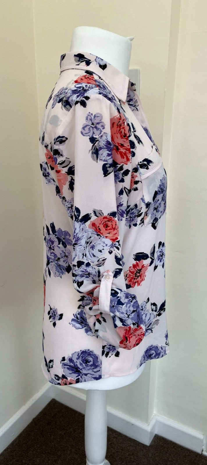 Candie’s Roll Tab Sleeve Floral Blouse – Size Large – Cream/Multicoloured