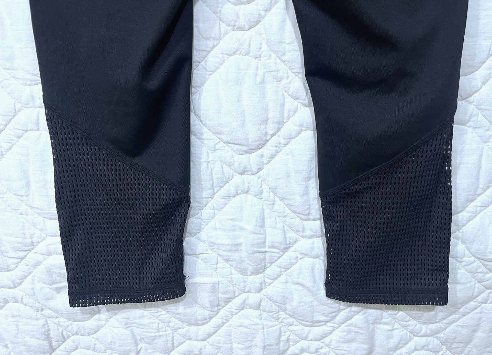 Z by Zella – Black Mesh Vent Leggings – Activewear Athleisure – Women’s Small