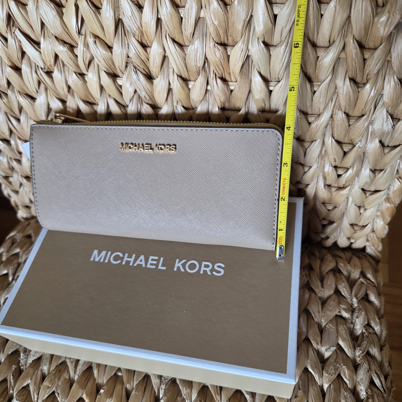 NEW MICHAEL KORS JET SET ZIP WALLET in CAMEL