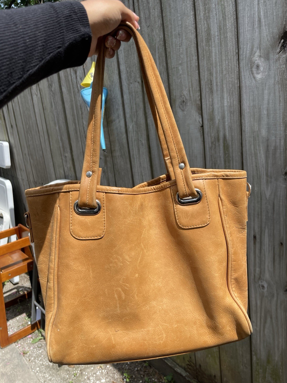 Piel Women’s Tan Tote Bag Double Handles Zip Closure Inner Pockets Beige Lining