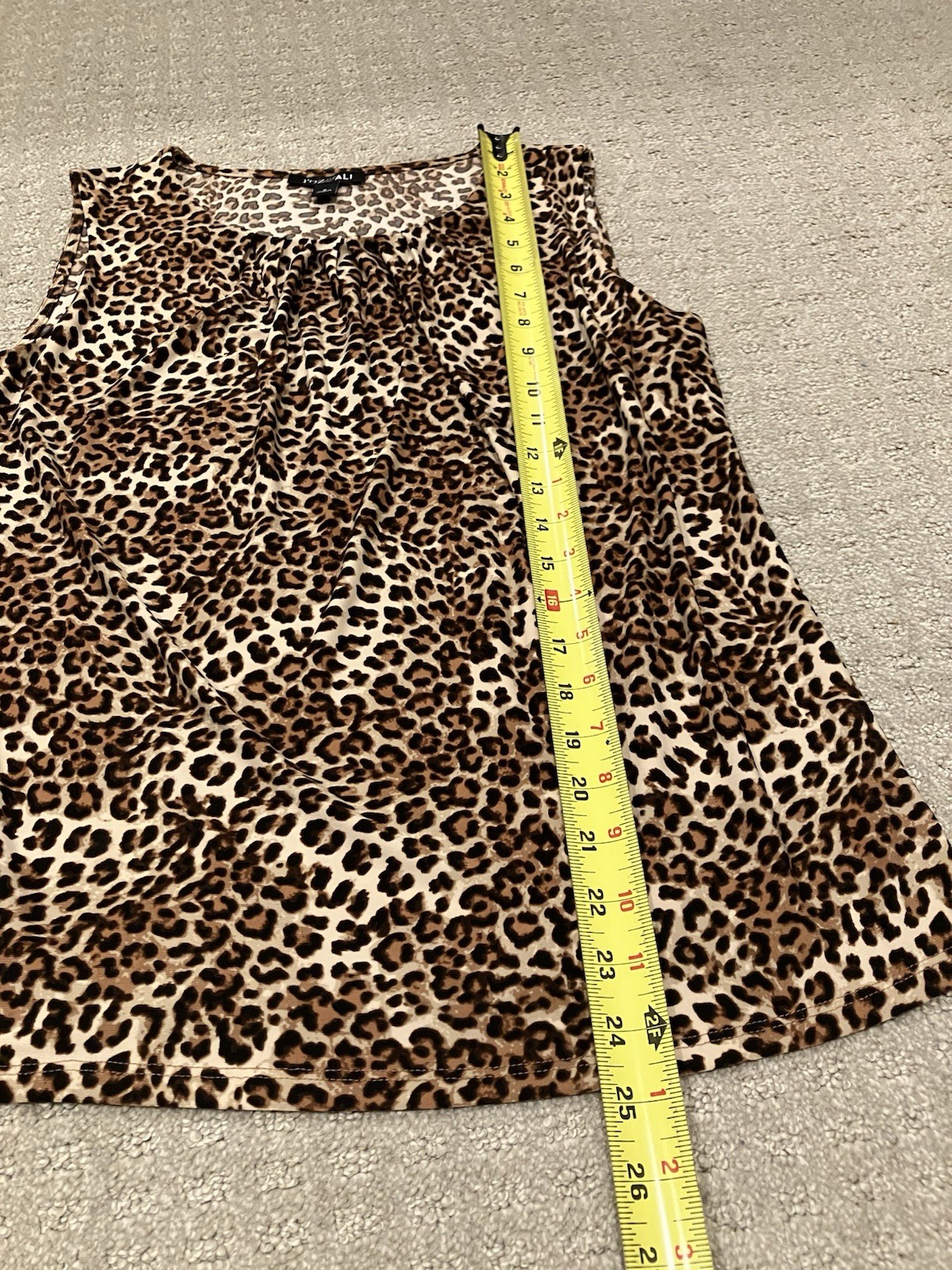 Roz & Ali Leopard Print Pleated Sleeveless Blouse — Size Small