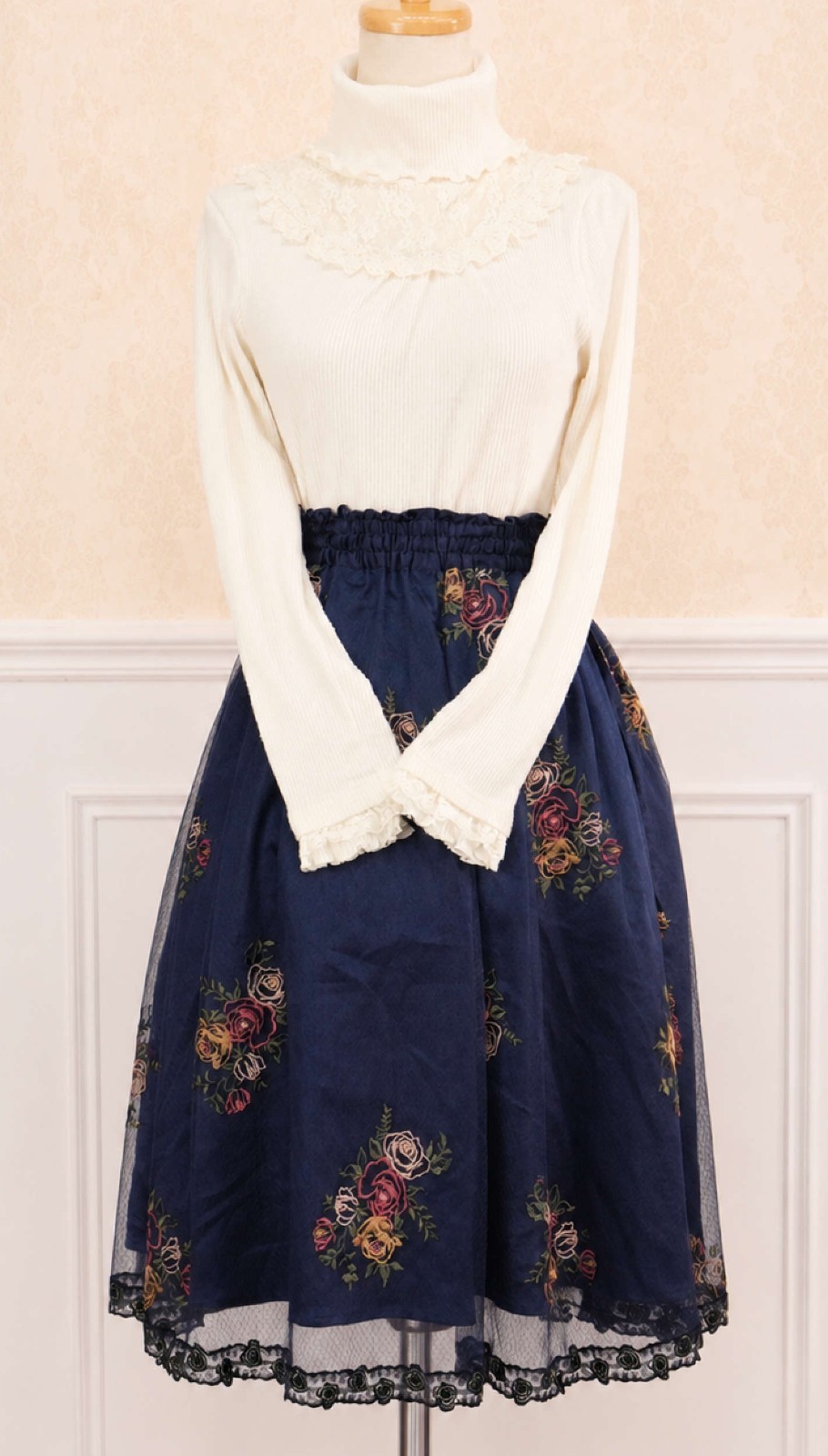 axes femme 2pc Set Beige Top & Navy Rose Embroidery Skirt Lolita 446 0246