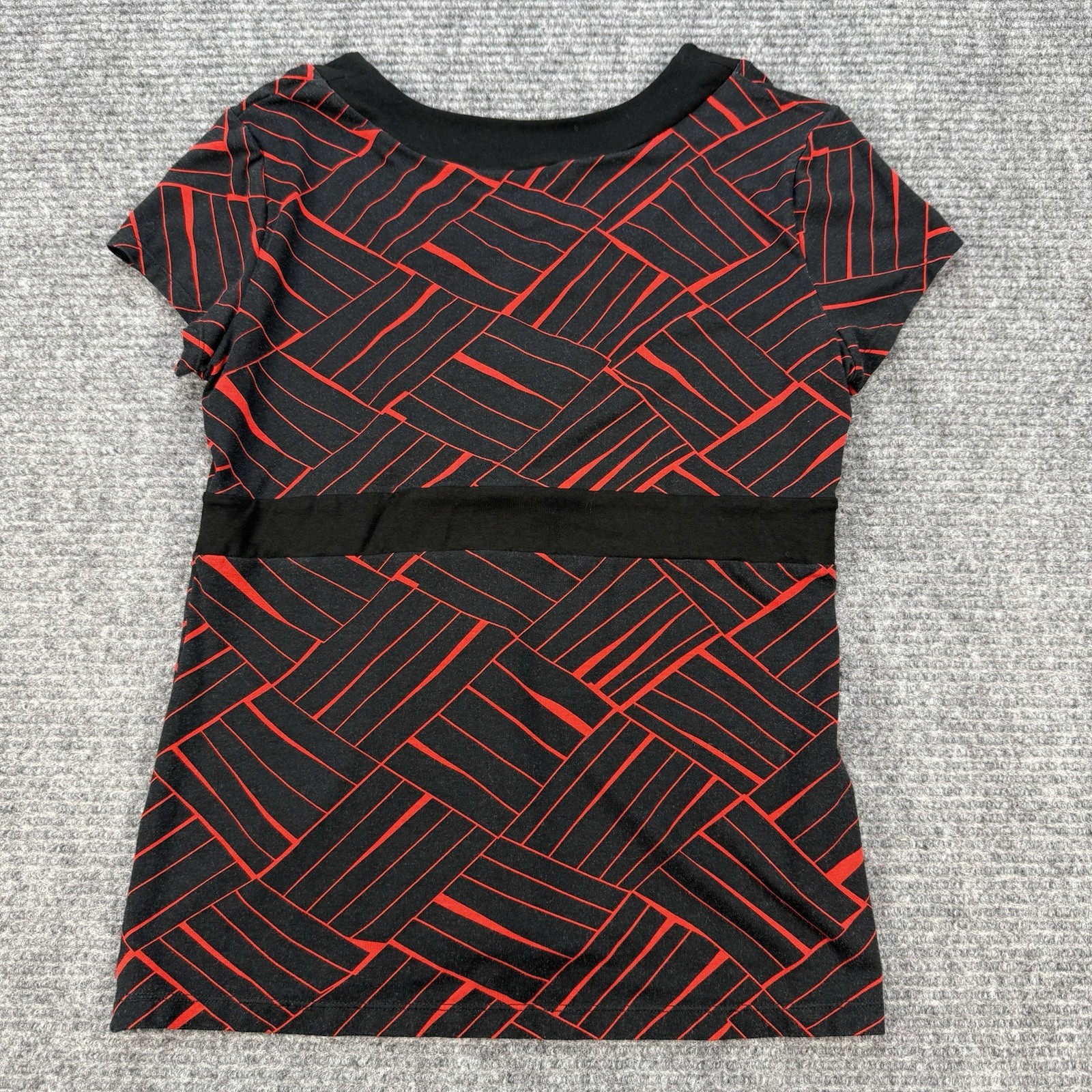 Ann Taylor Petite Medium V Neck Top Black Red Print Short Sleeve Stretch