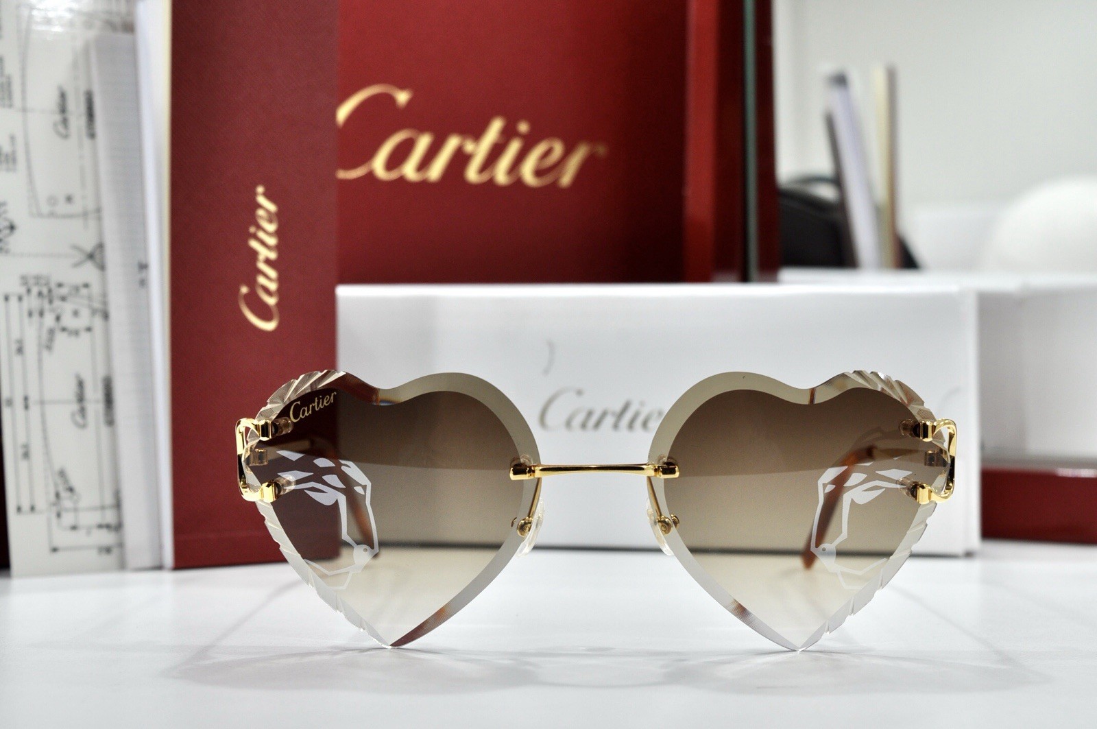 New Cartier rimless sunglasses glasses Diamond Cut heart decor Big C gold Frame