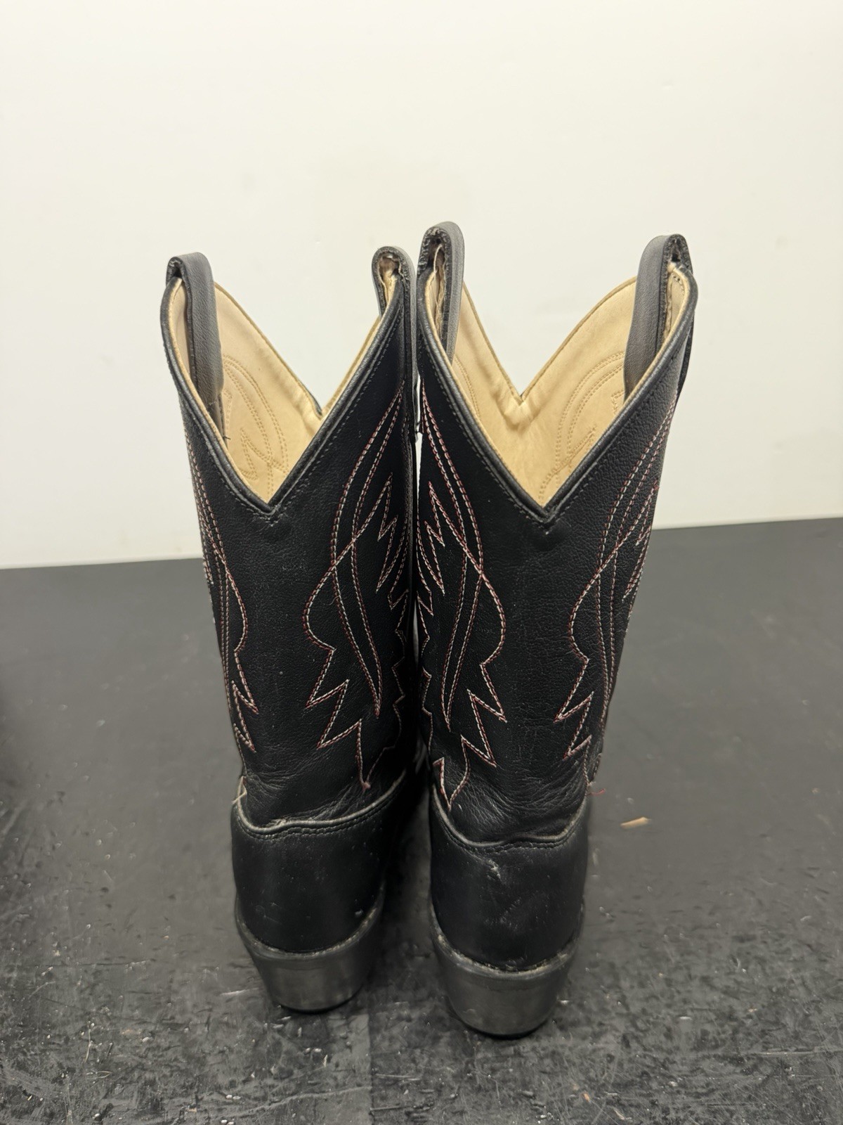 A JAMA PRODUCT Youth Size 6 Black/Red Leather Embroidered Cowboy Western Boots