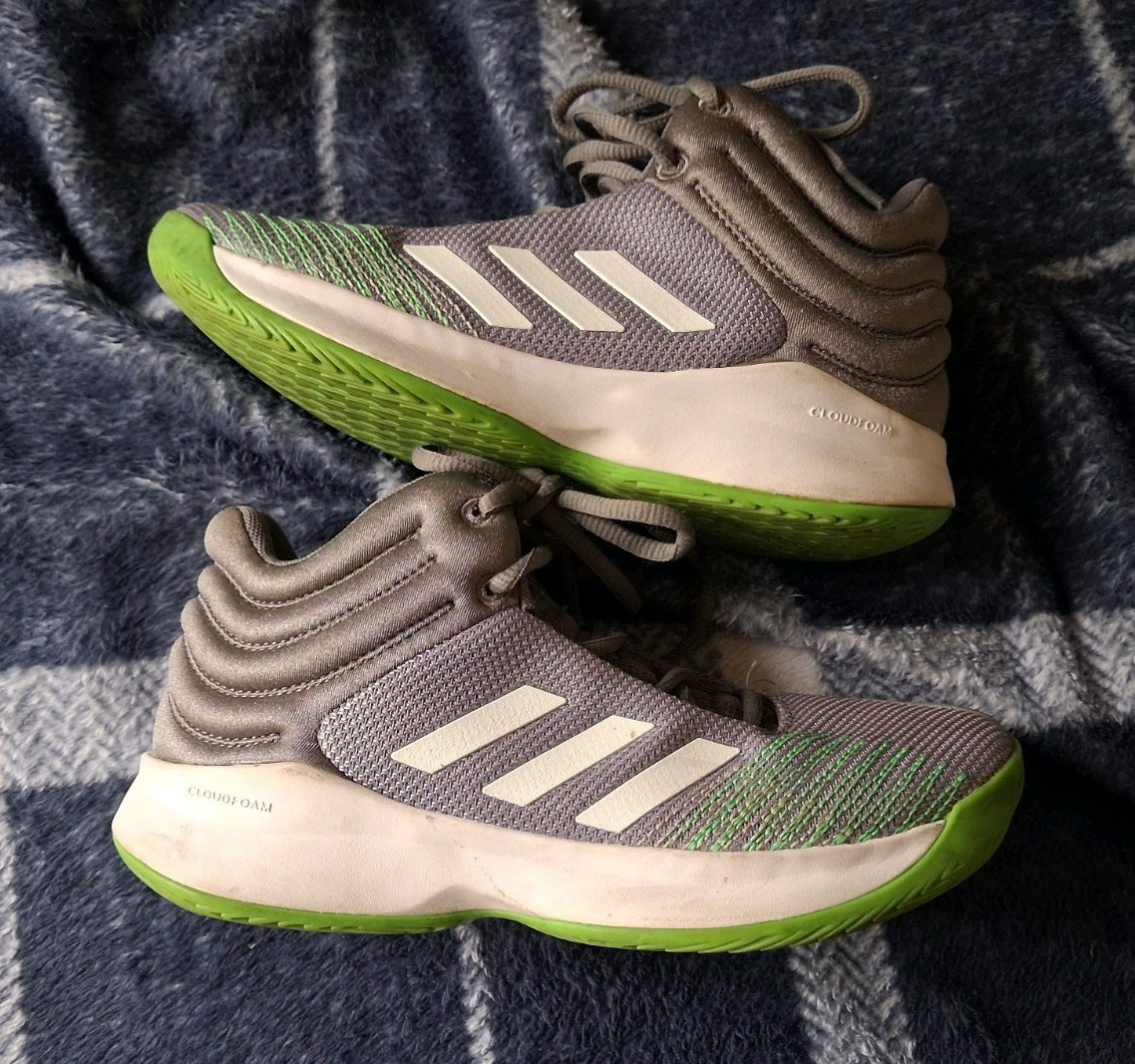 adidas Courtflash K Kids Tennis Sneaker Lace-Up Mesh Gray/Green/White 4.5