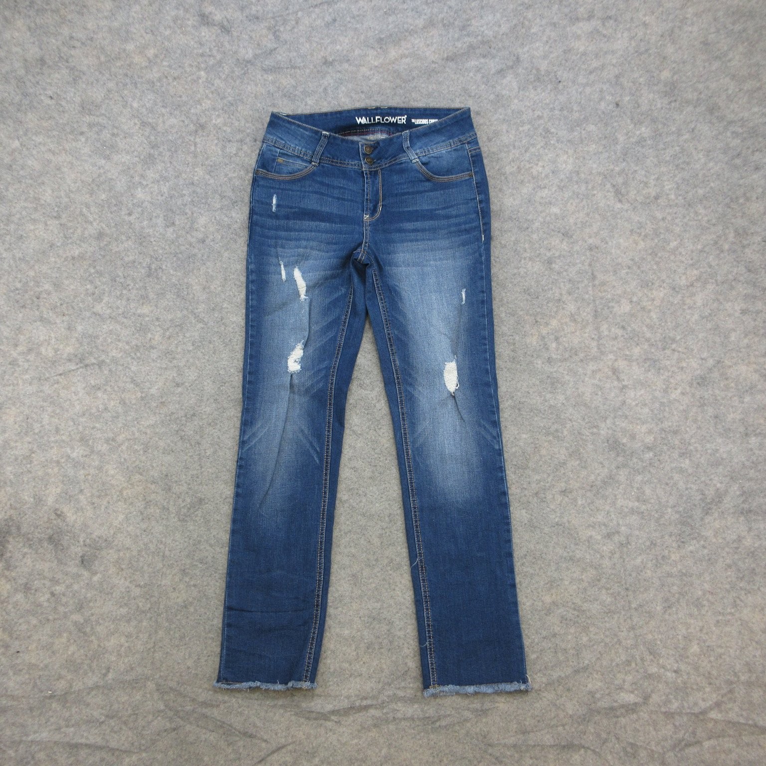 WALLFLOWER Jeans Women’s 6/7 Medium Wash Distressed Curvy Stretch Raw Hem