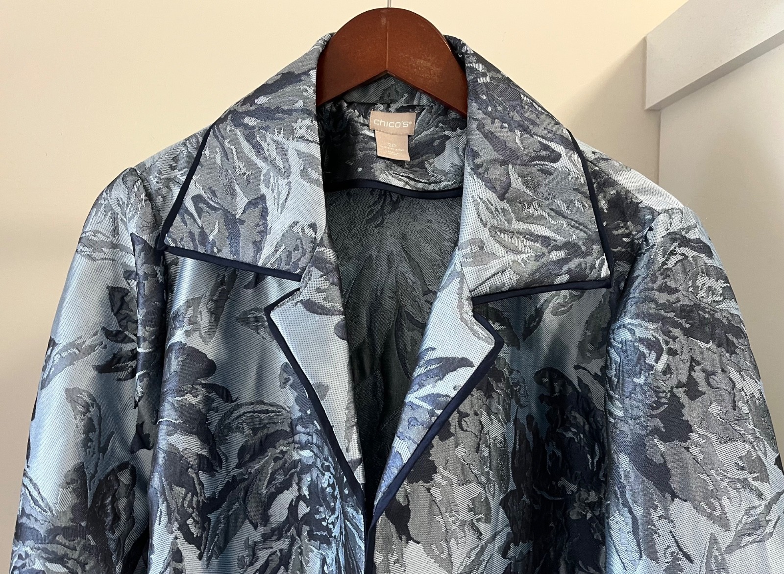 Chico’s Metallic Indigo Tonal Jacquard Open Front Topper Jacket 2P (US 12/14P)