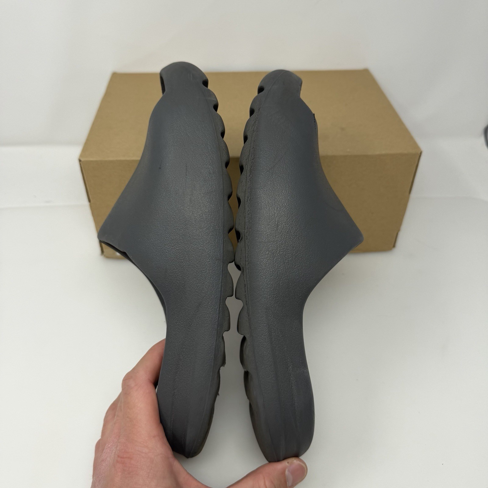 Adidas Yeezy Slide slate grey Size 11 MEN – ID2350 – 2023
