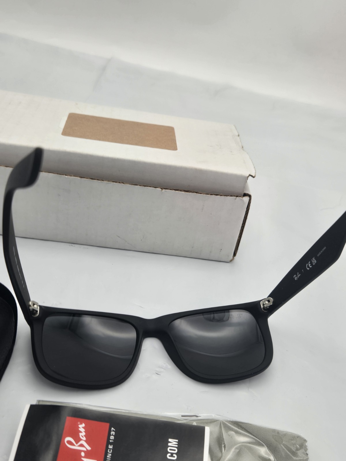 Ray-Ban Justin Sunglasses RB 4165 622/6G Matte Black Rubber Silver 54mm w/case