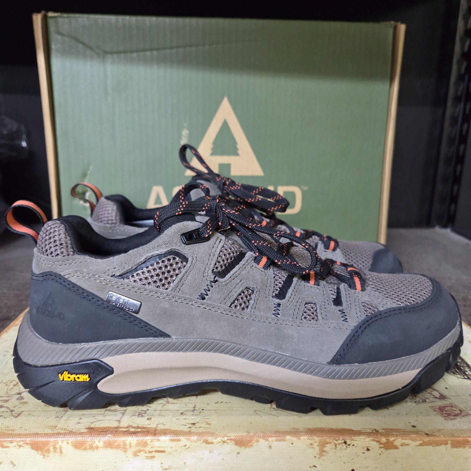 Size 9.5 Ascend Mojave Low Hiking Men’s Shoes Waterproof Vibram Charcoal-Olive