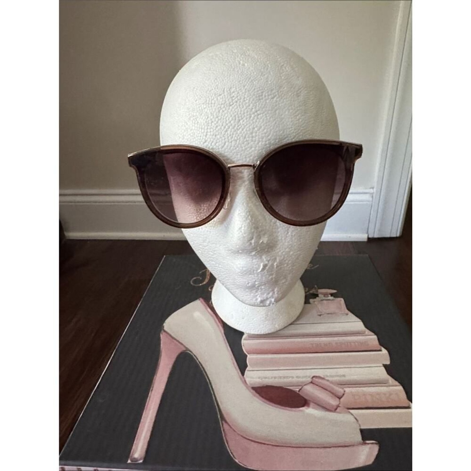 Classic Women’s Round Sunglasses in Brown