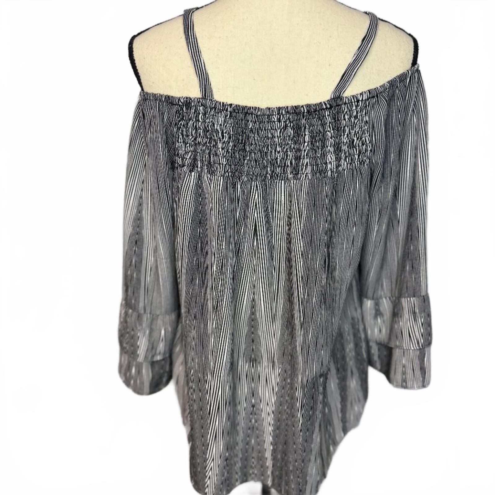 Sioni Black and White Flowy Striped Off-Shoulder Blouse Size Large